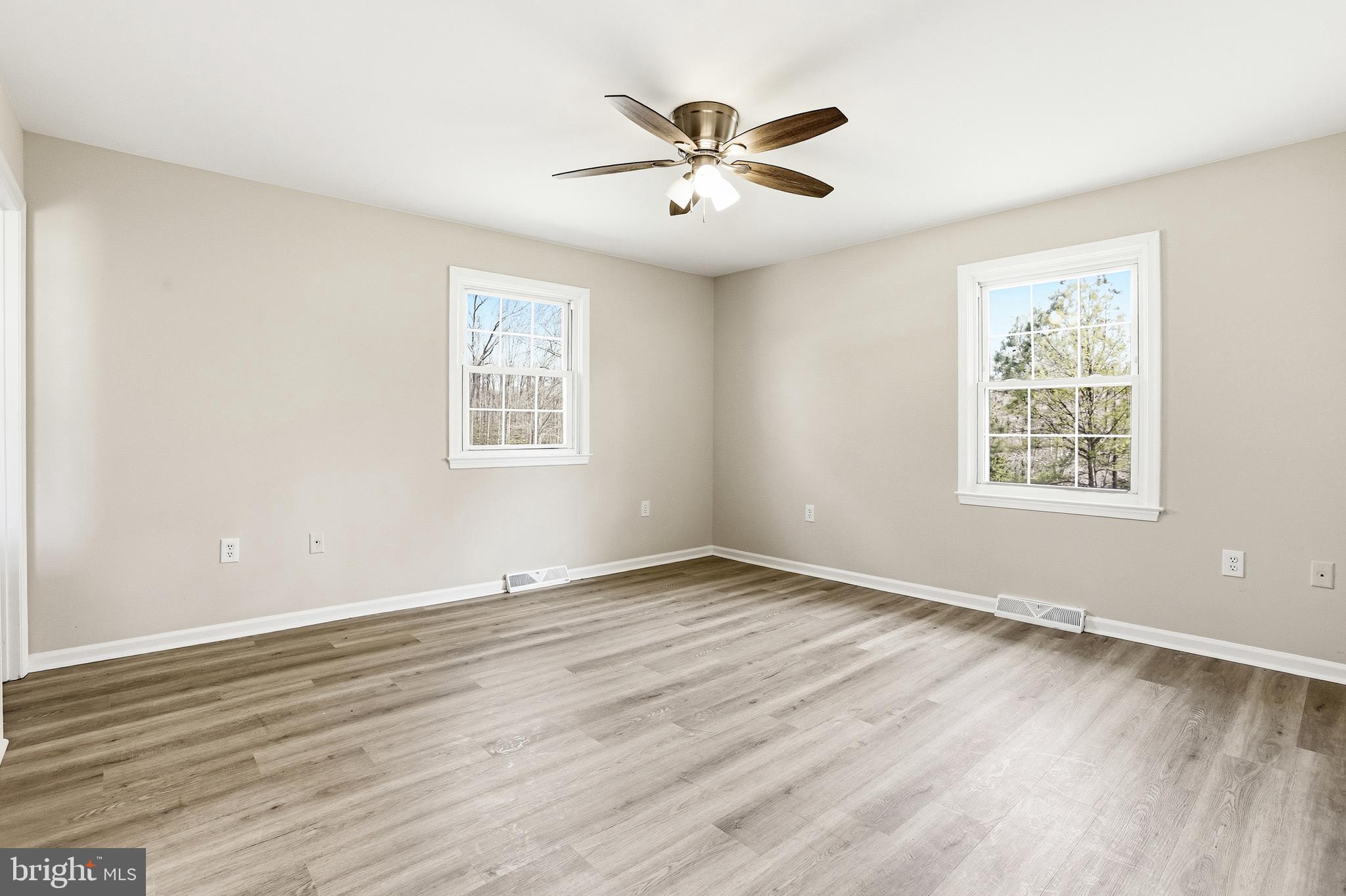 WHITE PINES - Residential