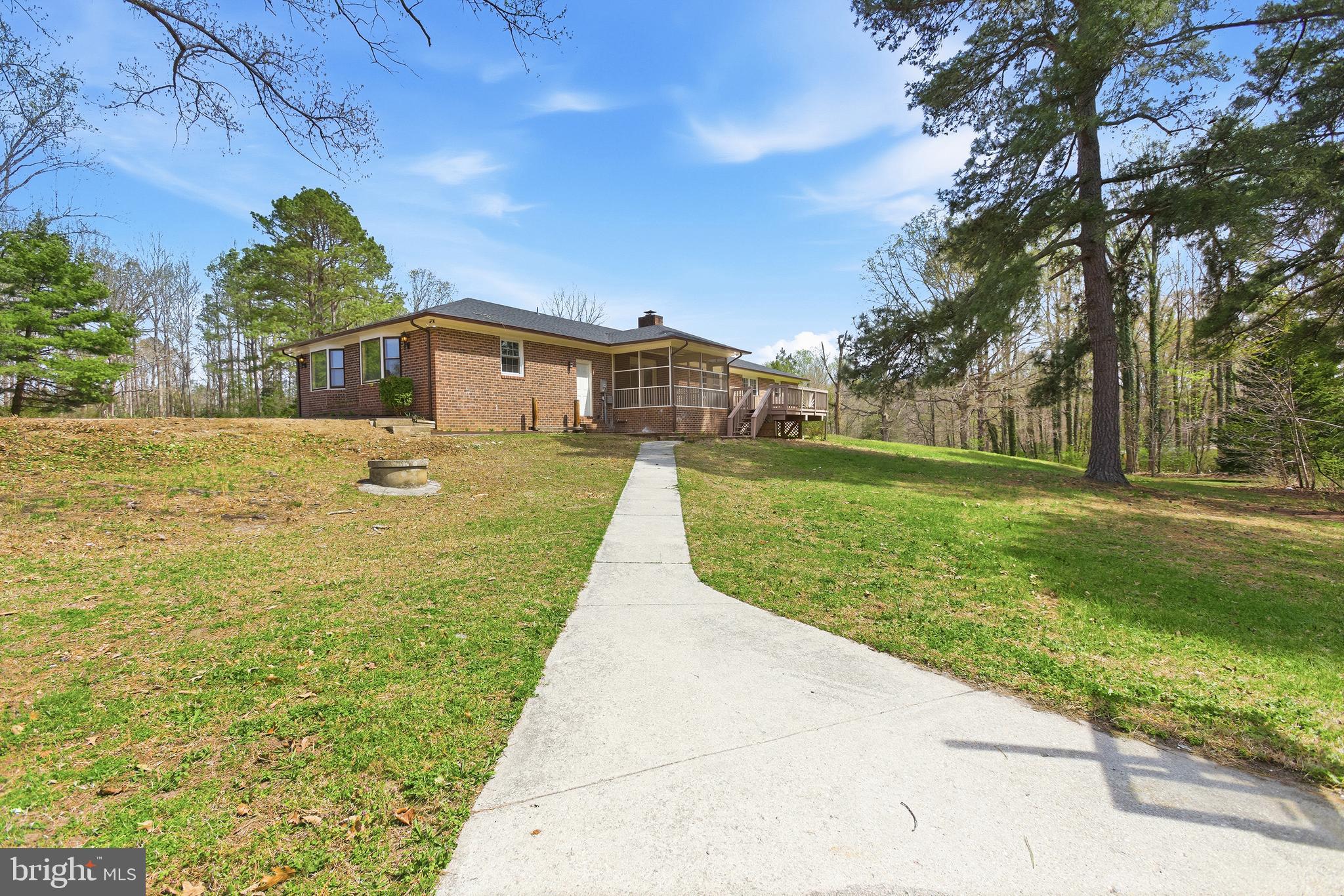 WHITE PINES - Residential