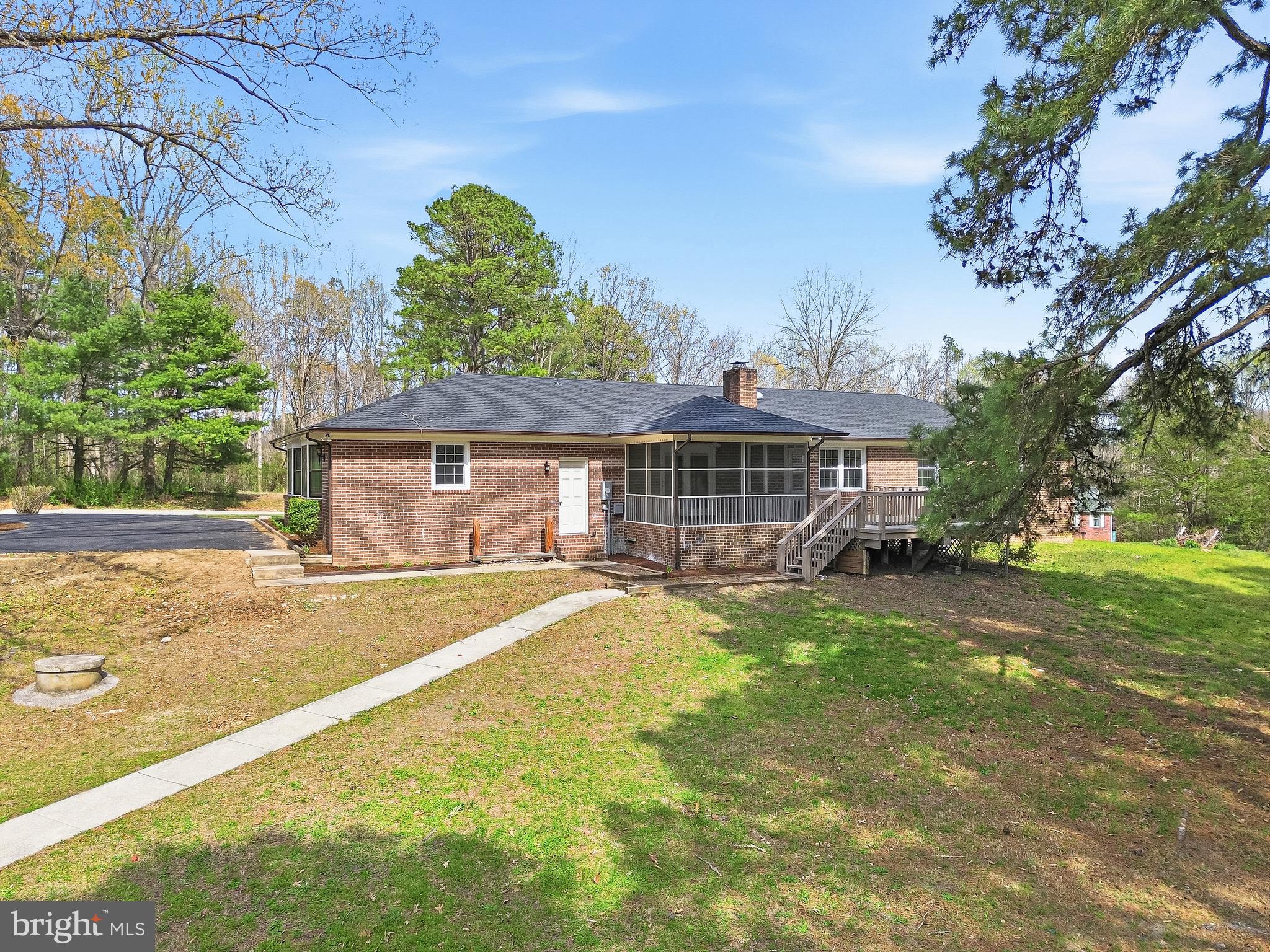 WHITE PINES - Residential