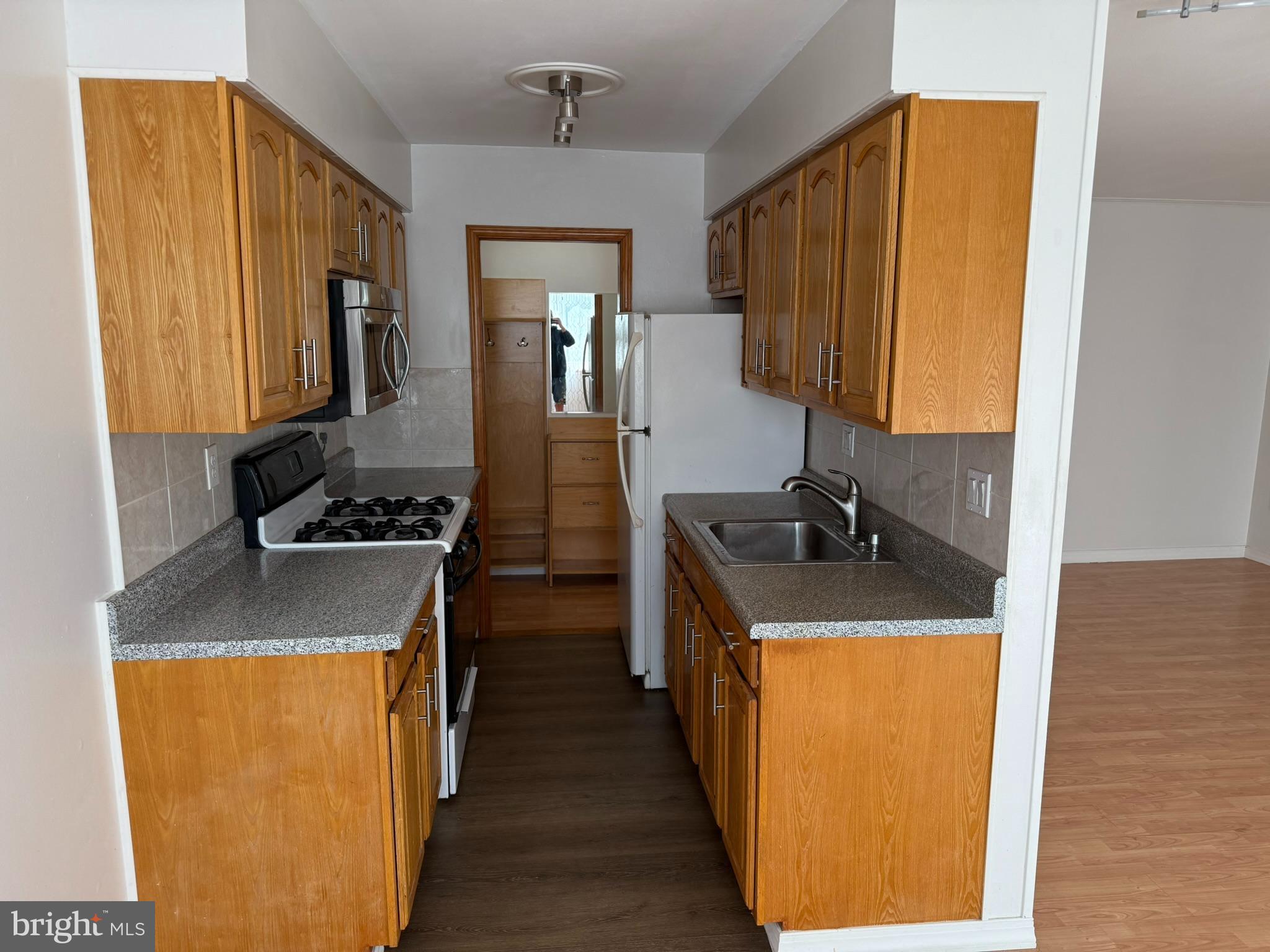 110 W BYBERRY ROAD 30 C11