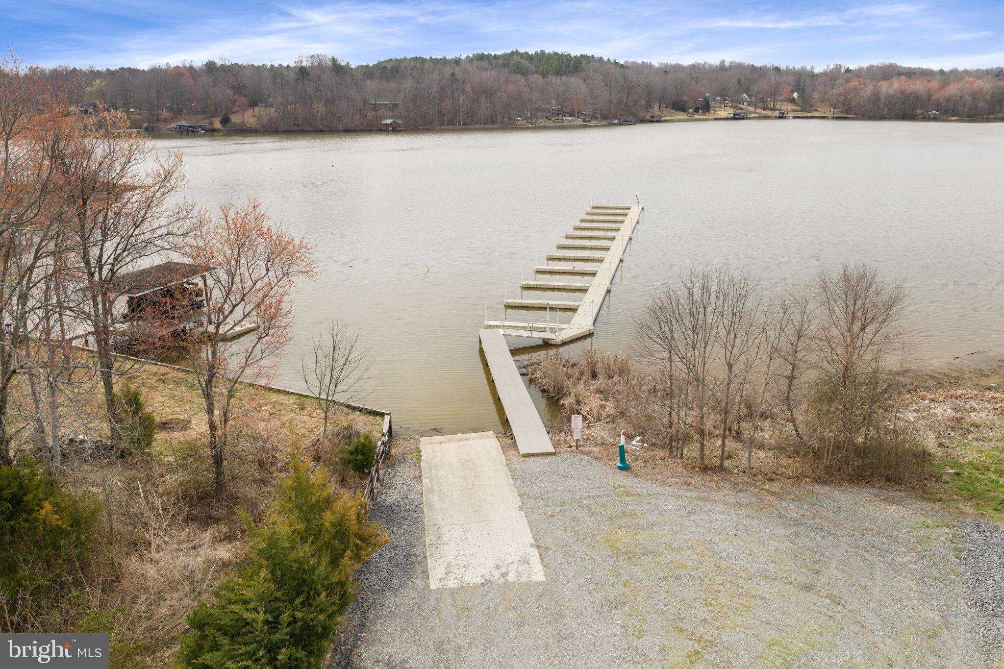 LANDS END ON LAKE ANNA - Residential