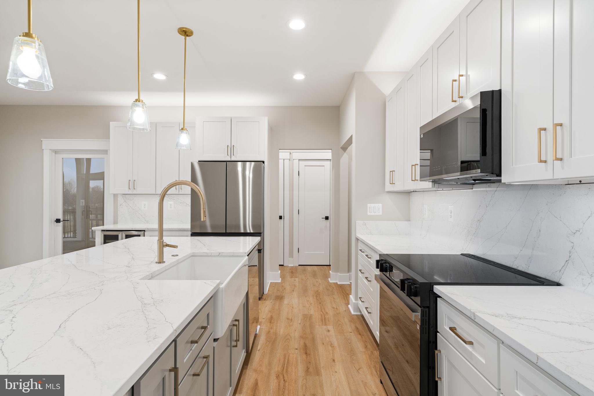 LANDS END ON LAKE ANNA - Residential