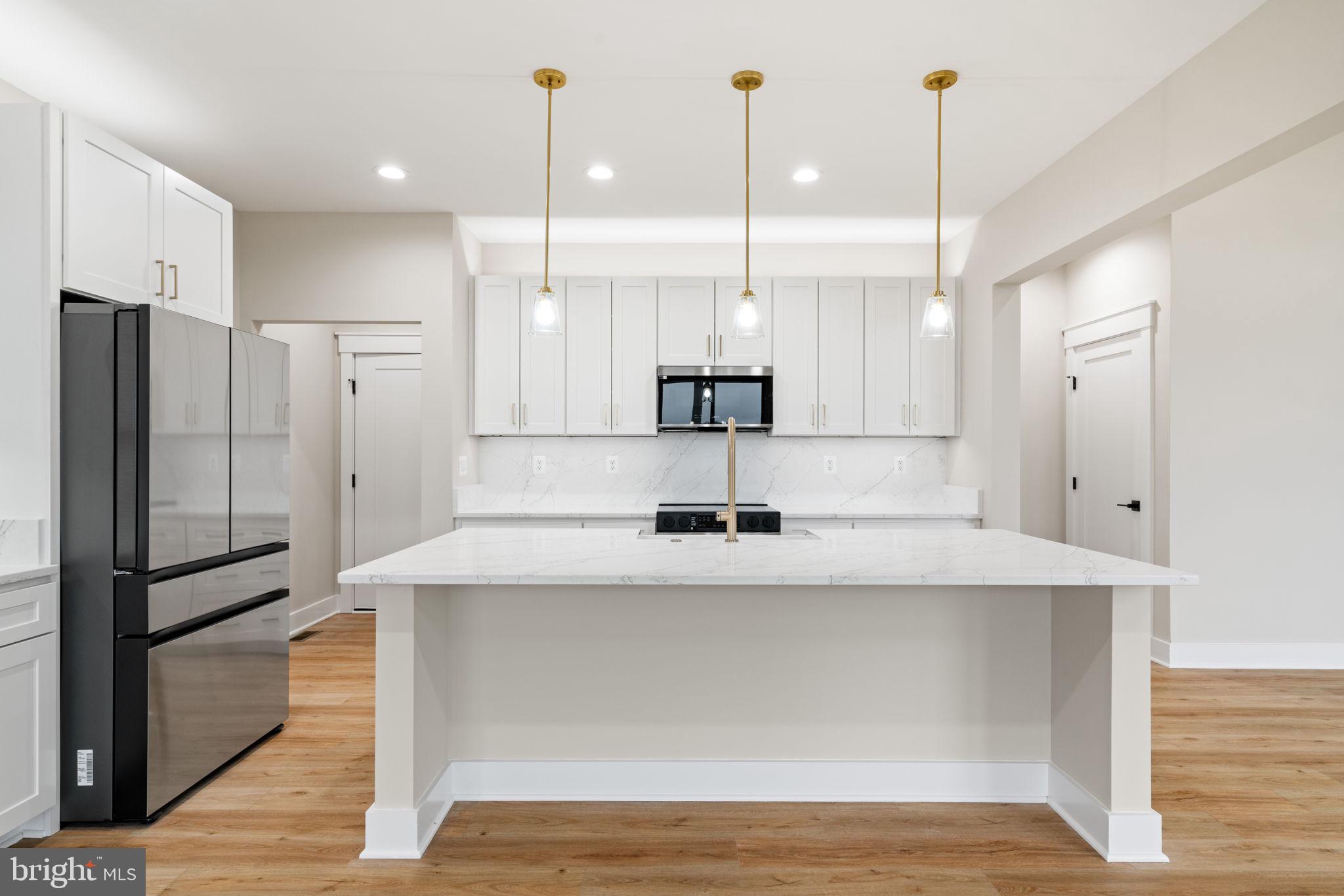 LANDS END ON LAKE ANNA - Residential