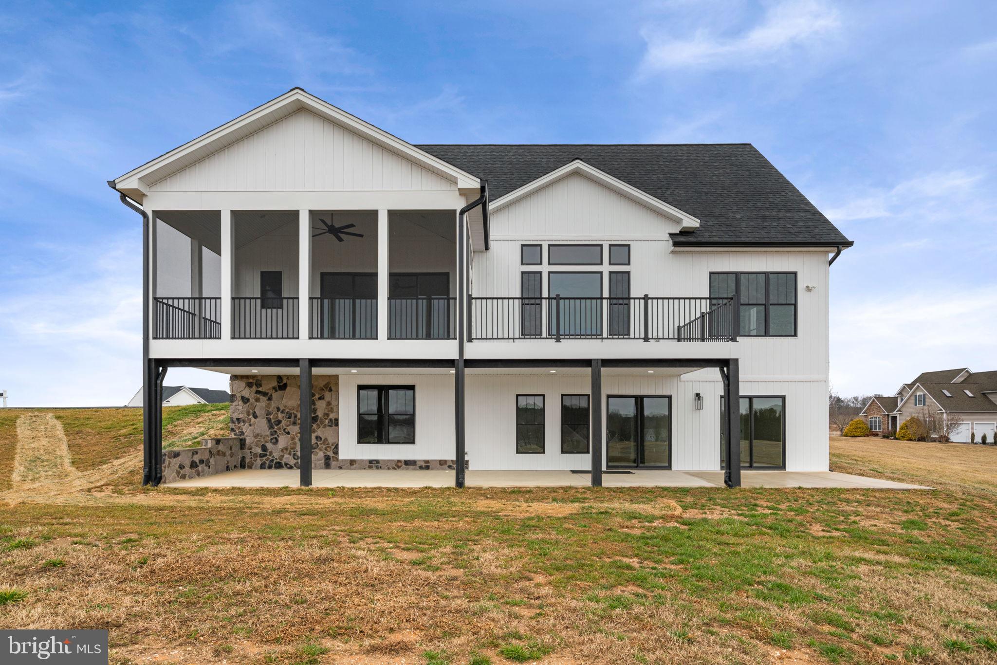 LANDS END ON LAKE ANNA - Residential