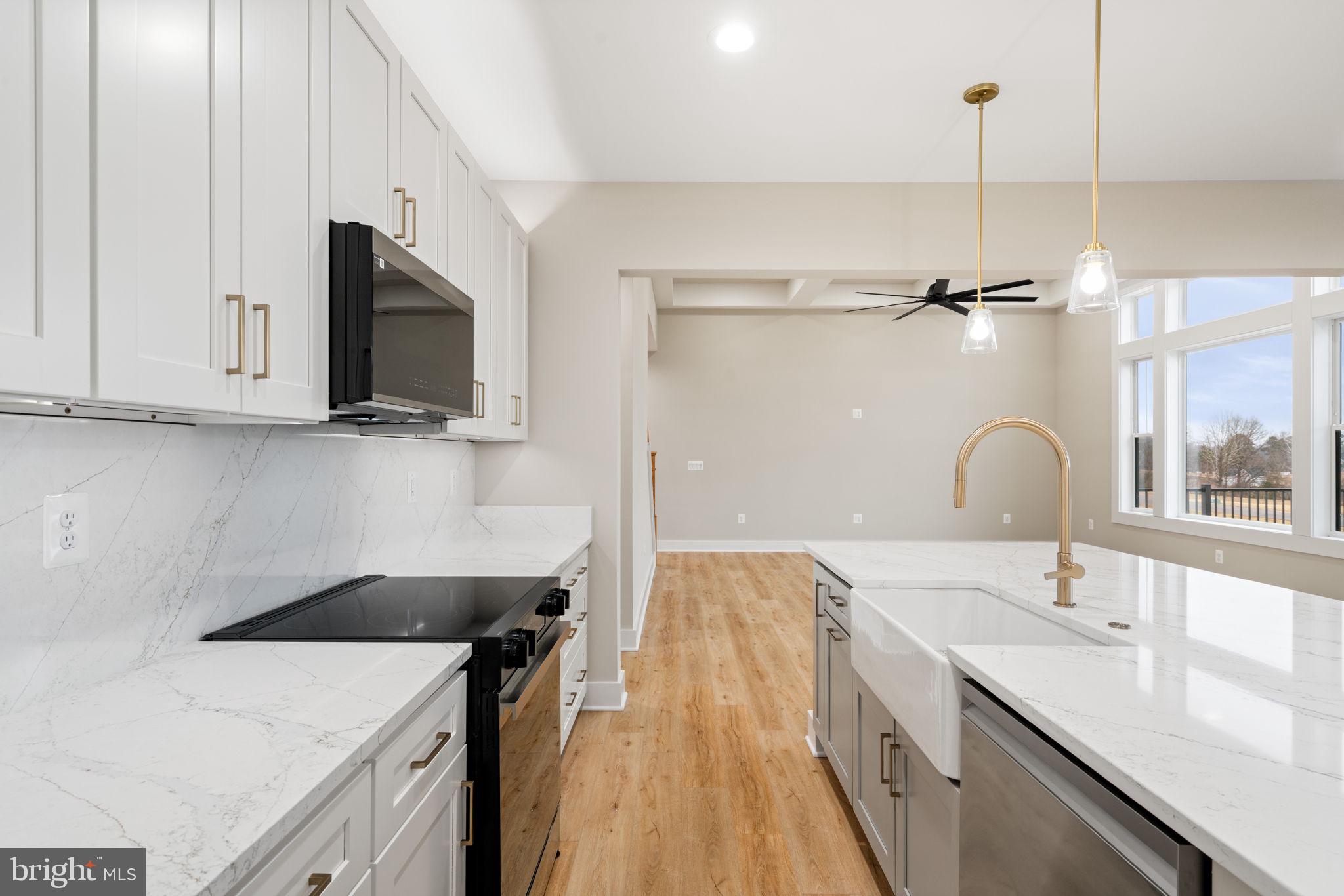 LANDS END ON LAKE ANNA - Residential