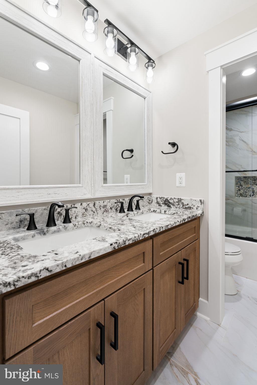 LANDS END ON LAKE ANNA - Residential