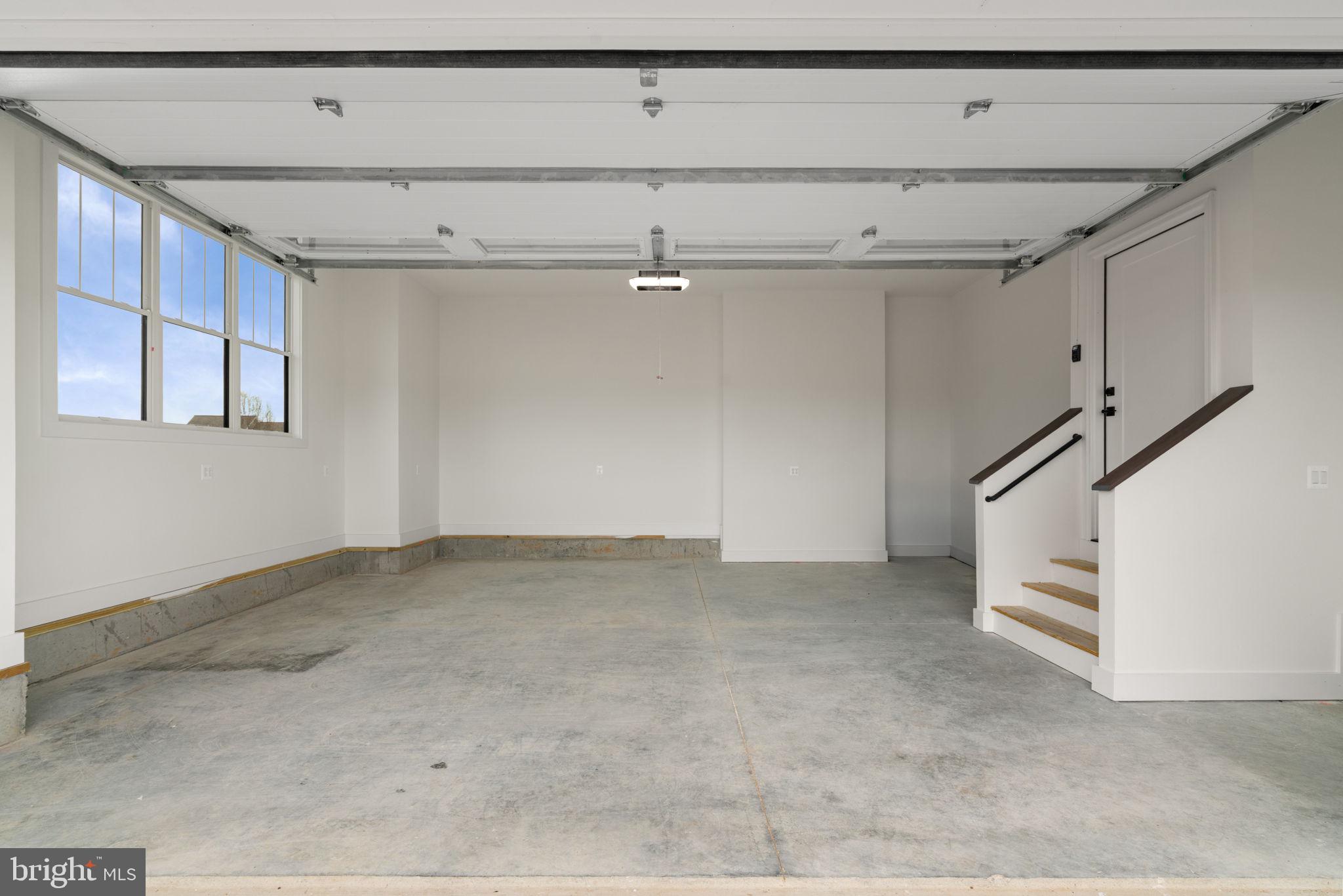 LANDS END ON LAKE ANNA - Residential