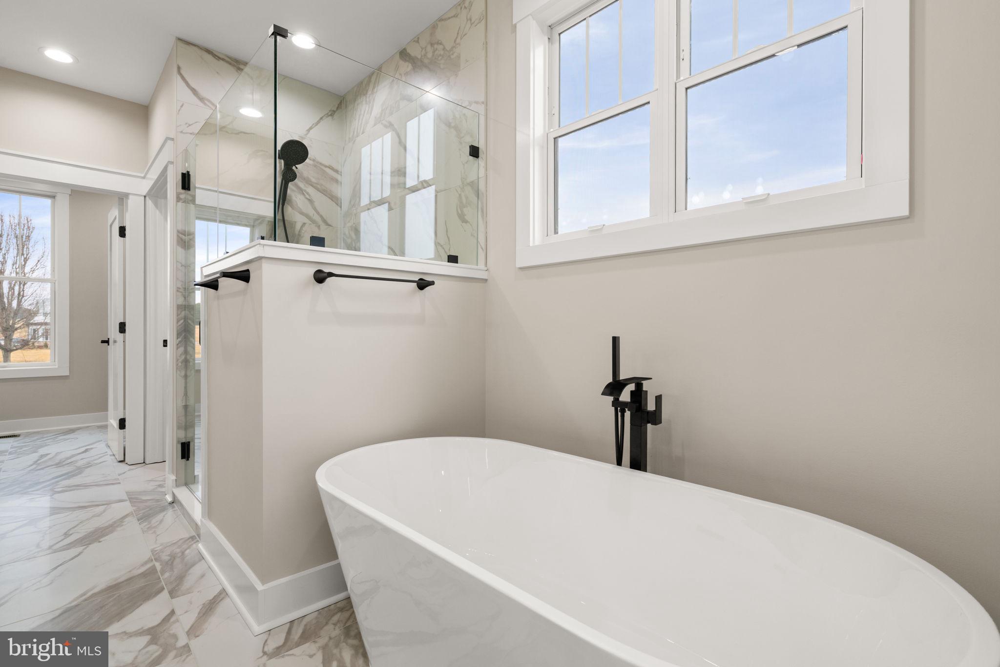 LANDS END ON LAKE ANNA - Residential