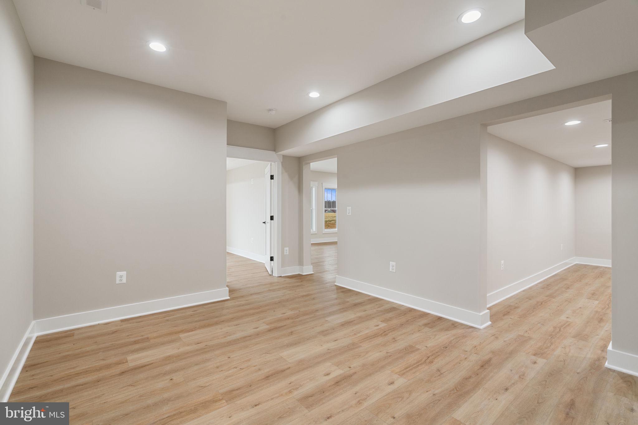 LANDS END ON LAKE ANNA - Residential