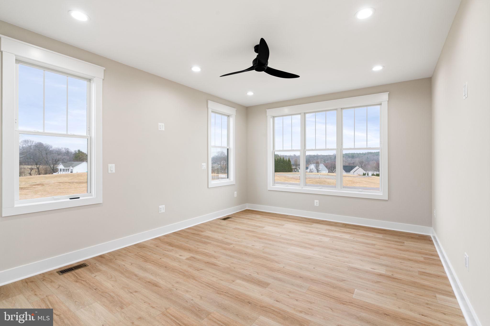 LANDS END ON LAKE ANNA - Residential