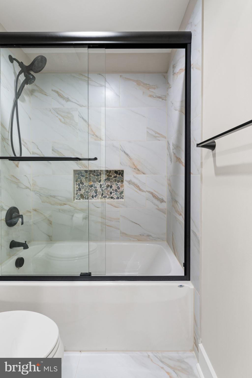 LANDS END ON LAKE ANNA - Residential