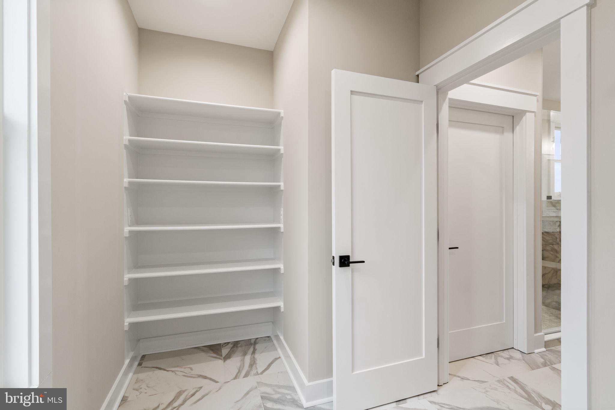 LANDS END ON LAKE ANNA - Residential