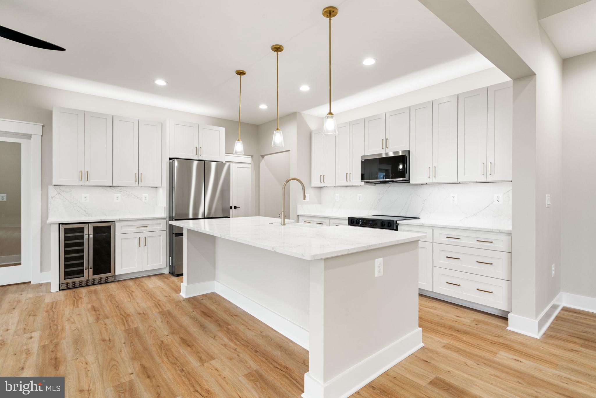 LANDS END ON LAKE ANNA - Residential