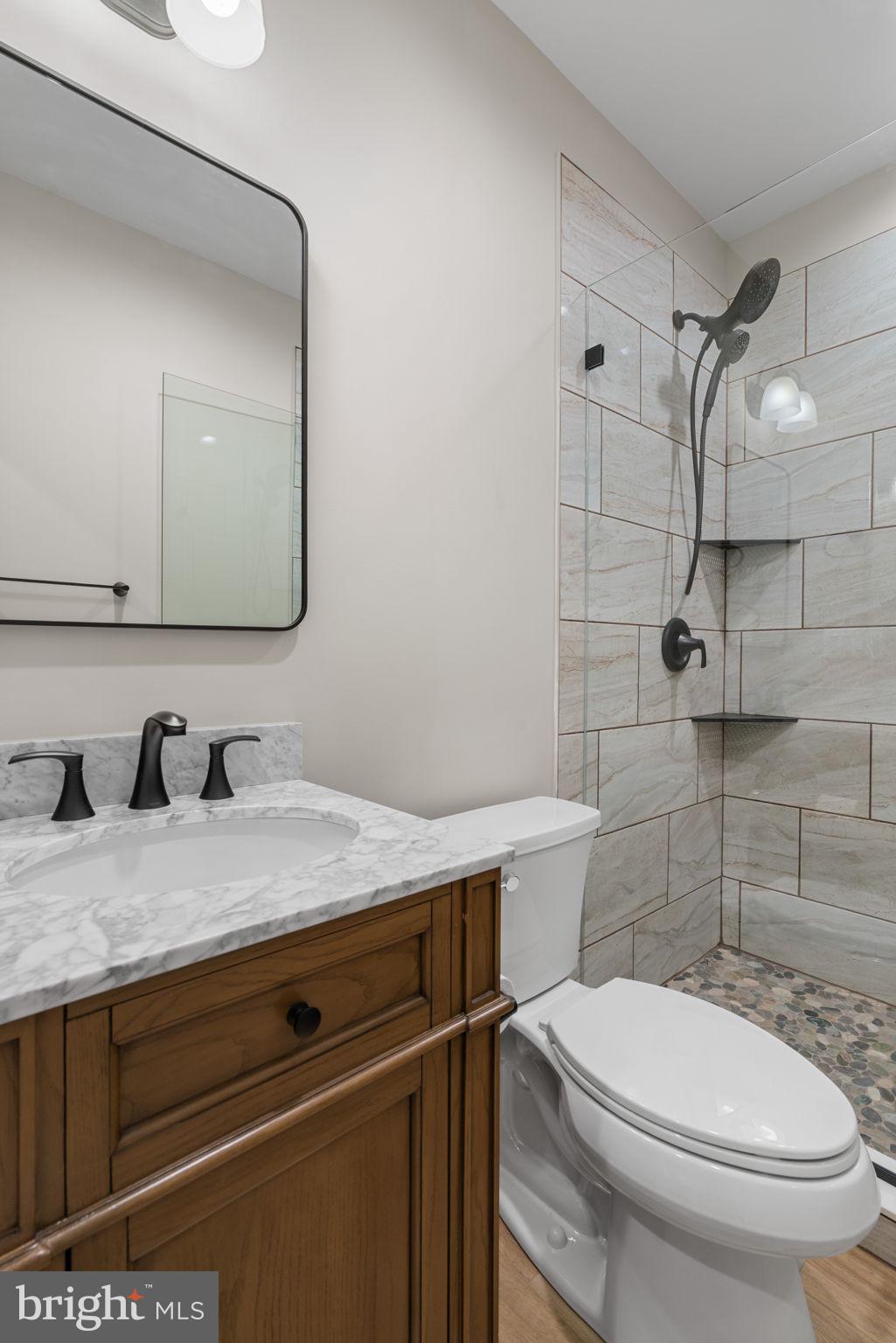 LANDS END ON LAKE ANNA - Residential