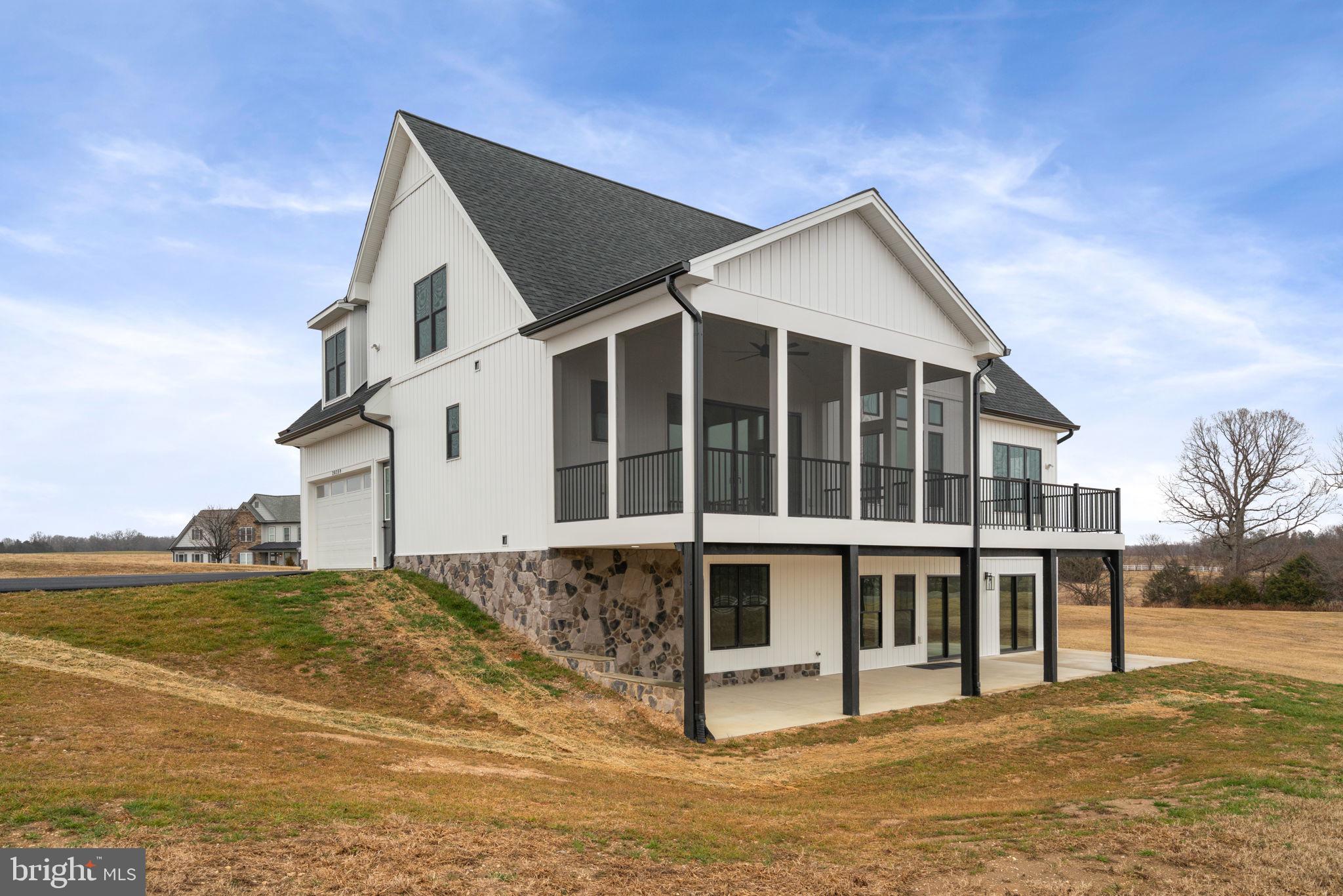 LANDS END ON LAKE ANNA - Residential