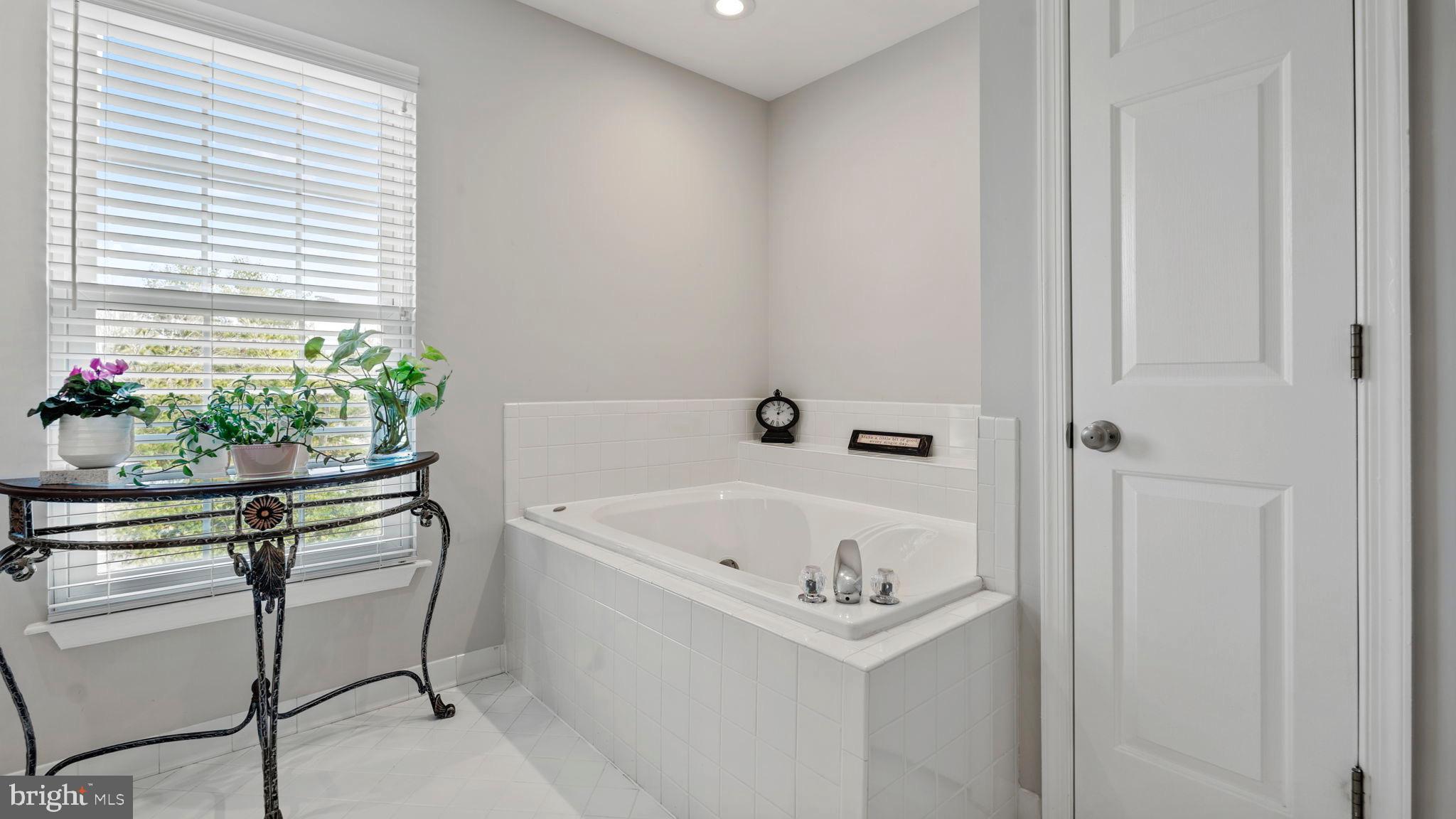 HAMPTON OAKS - Residential