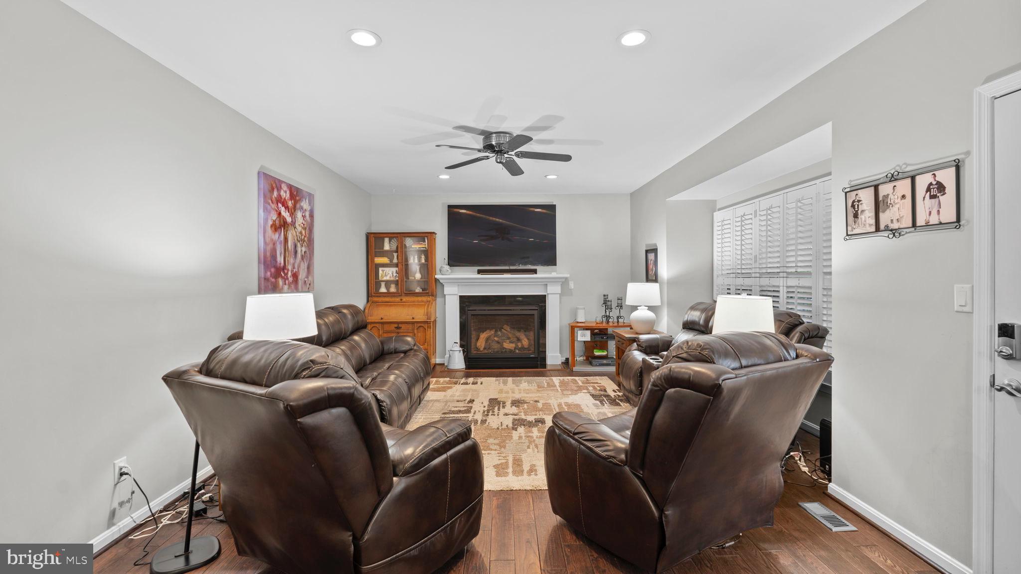 HAMPTON OAKS - Residential