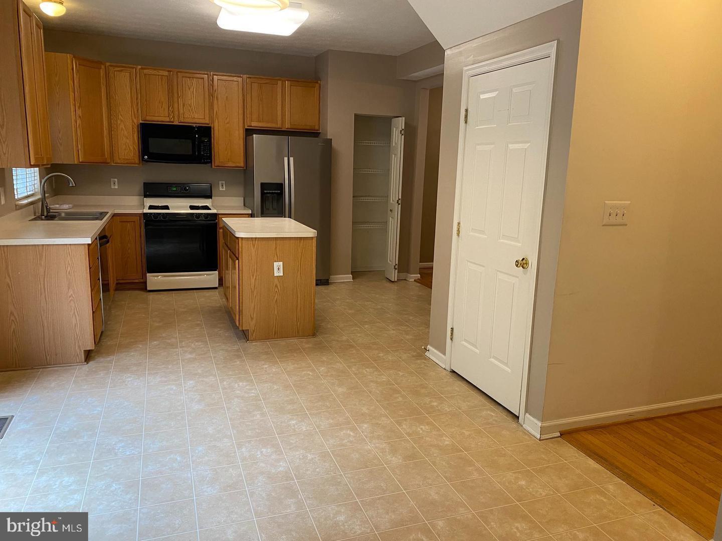 WESLEY WOODS - Residential Lease