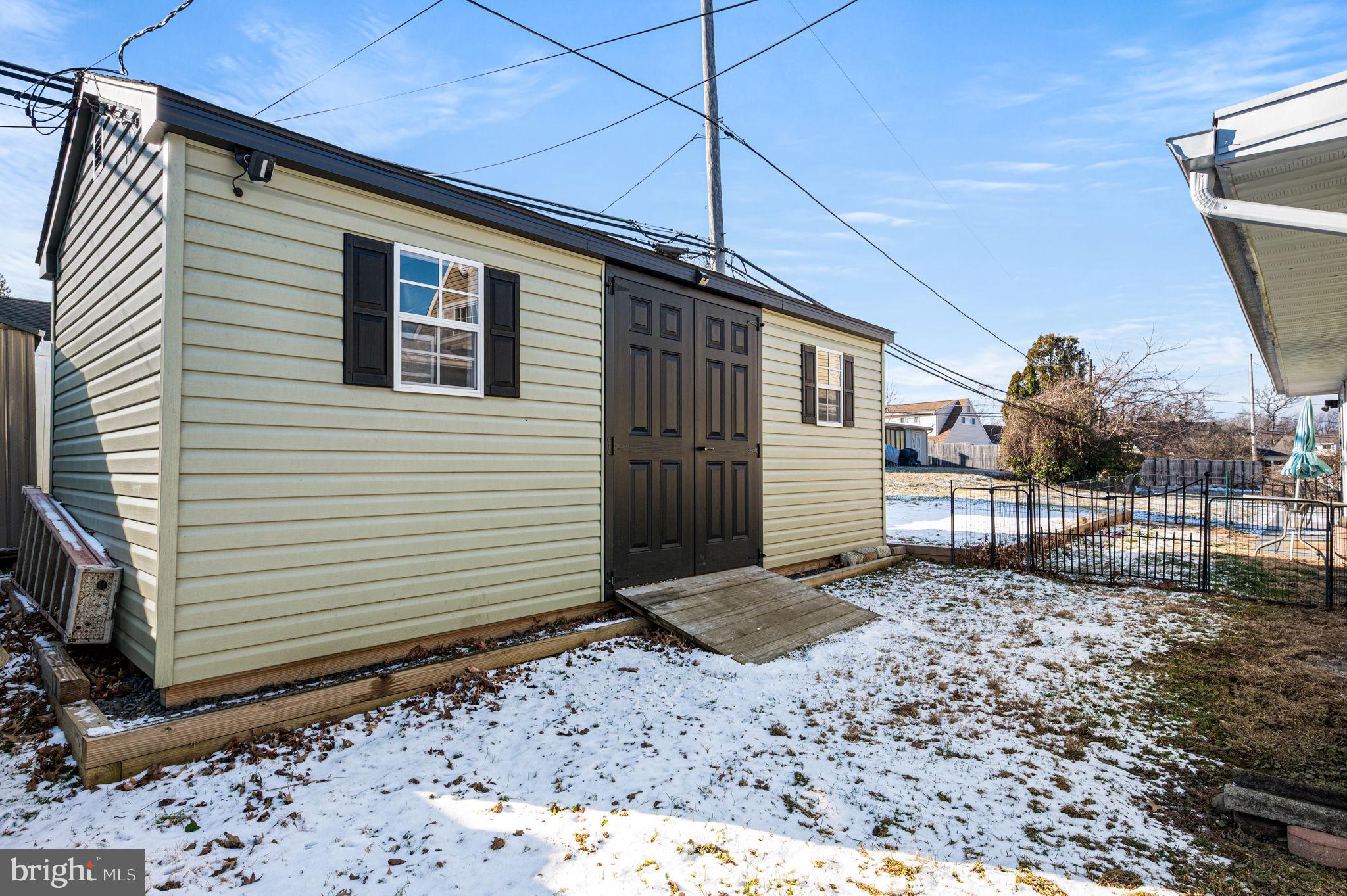 SNOWBALL GATE - Residential