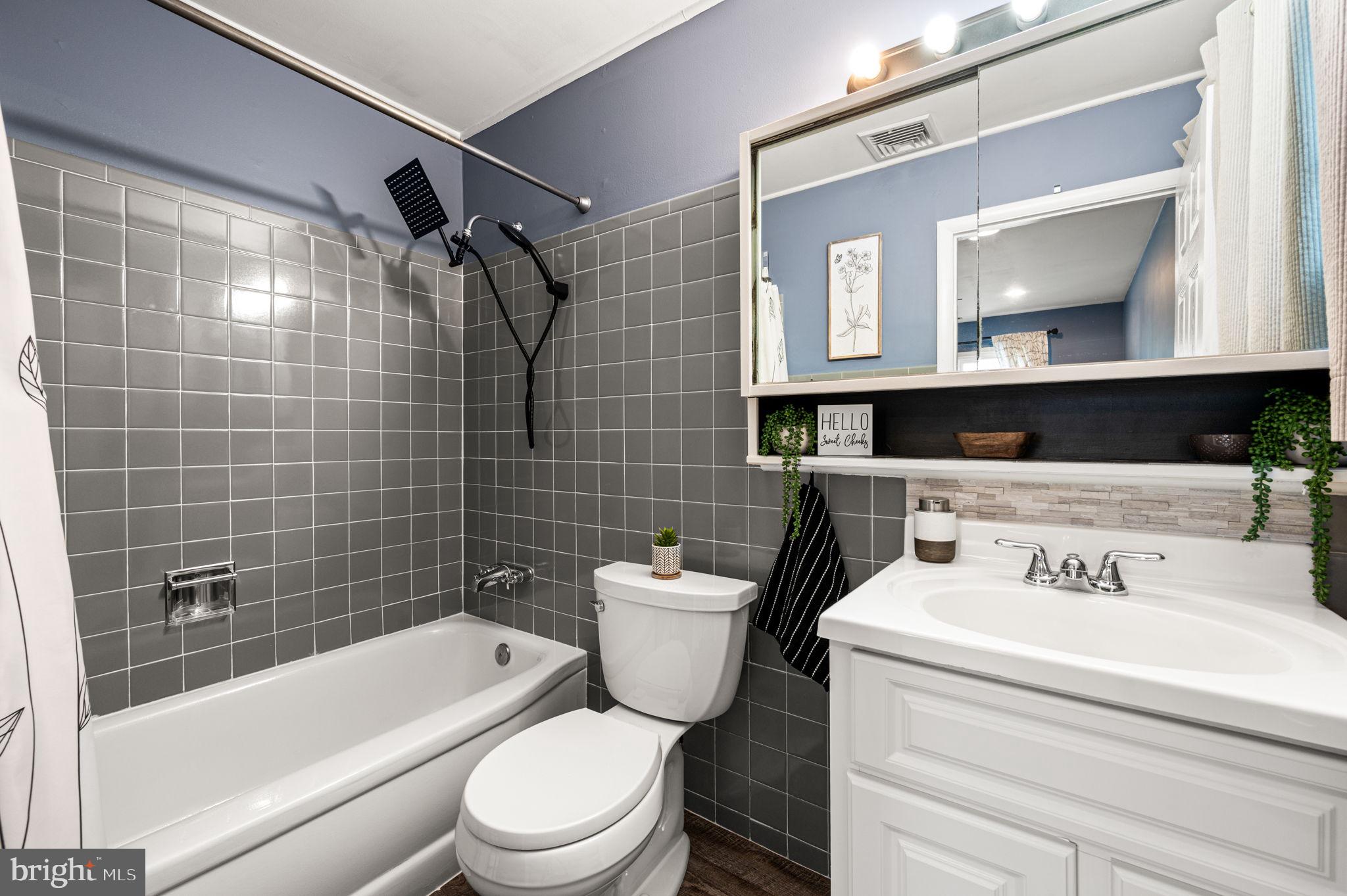 SNOWBALL GATE - Residential