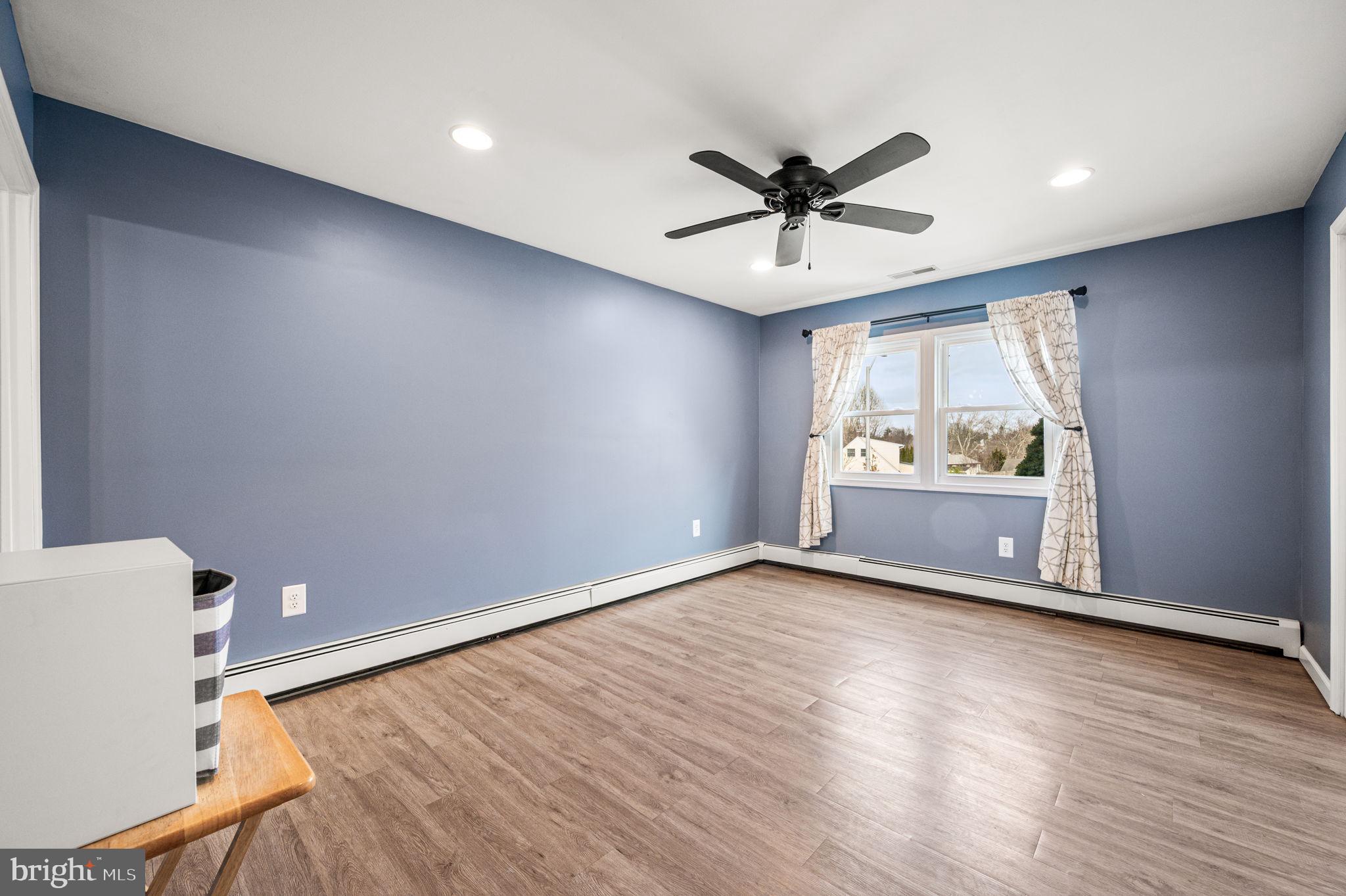 SNOWBALL GATE - Residential