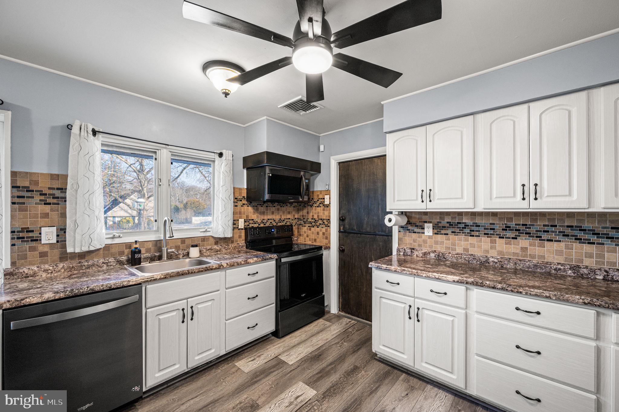 SNOWBALL GATE - Residential