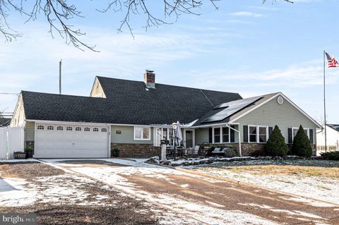 29 SPINDLETREE ROAD LEVITTOWN PA 19056