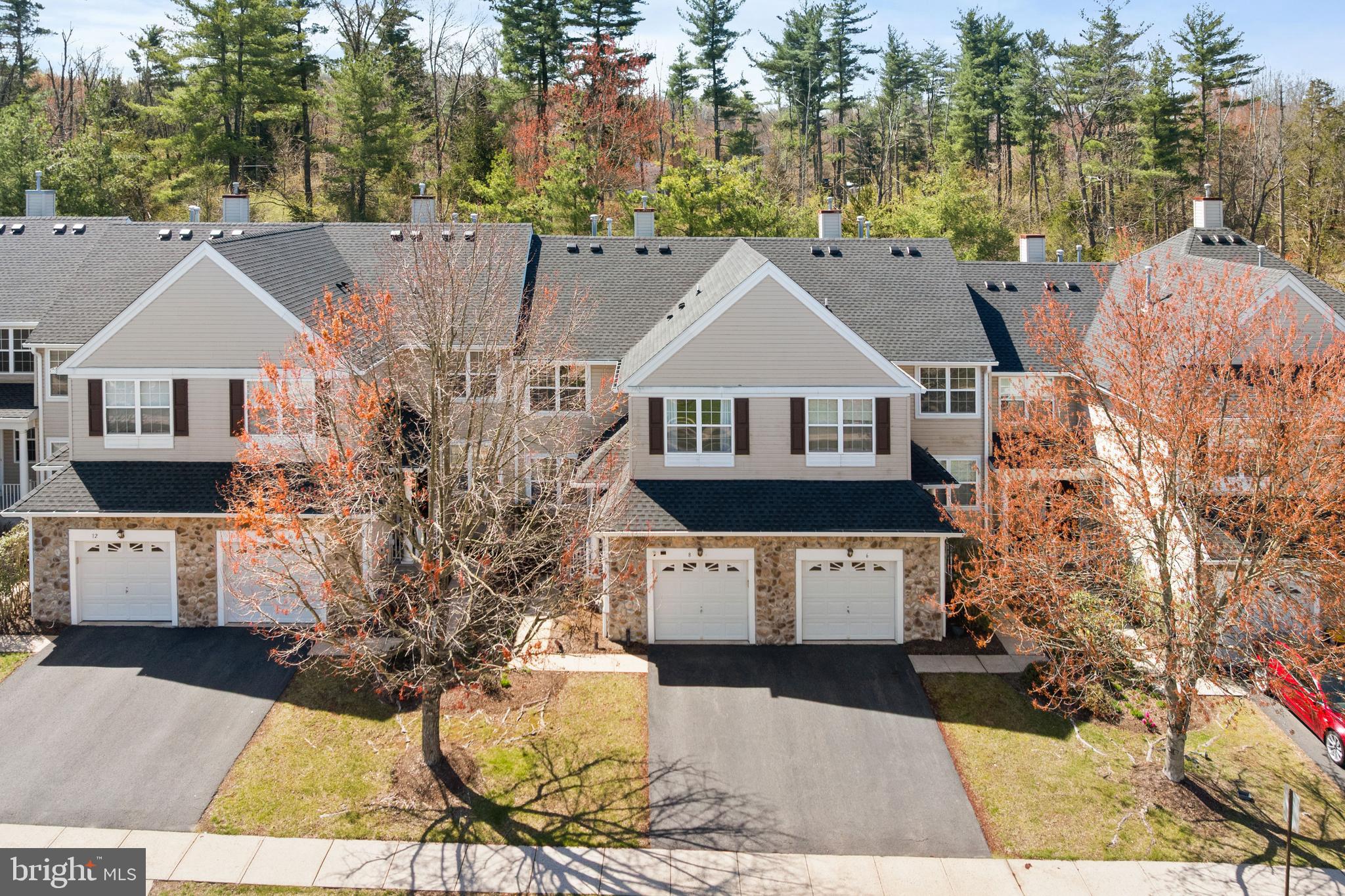 8 SCARLET OAK DRIVE