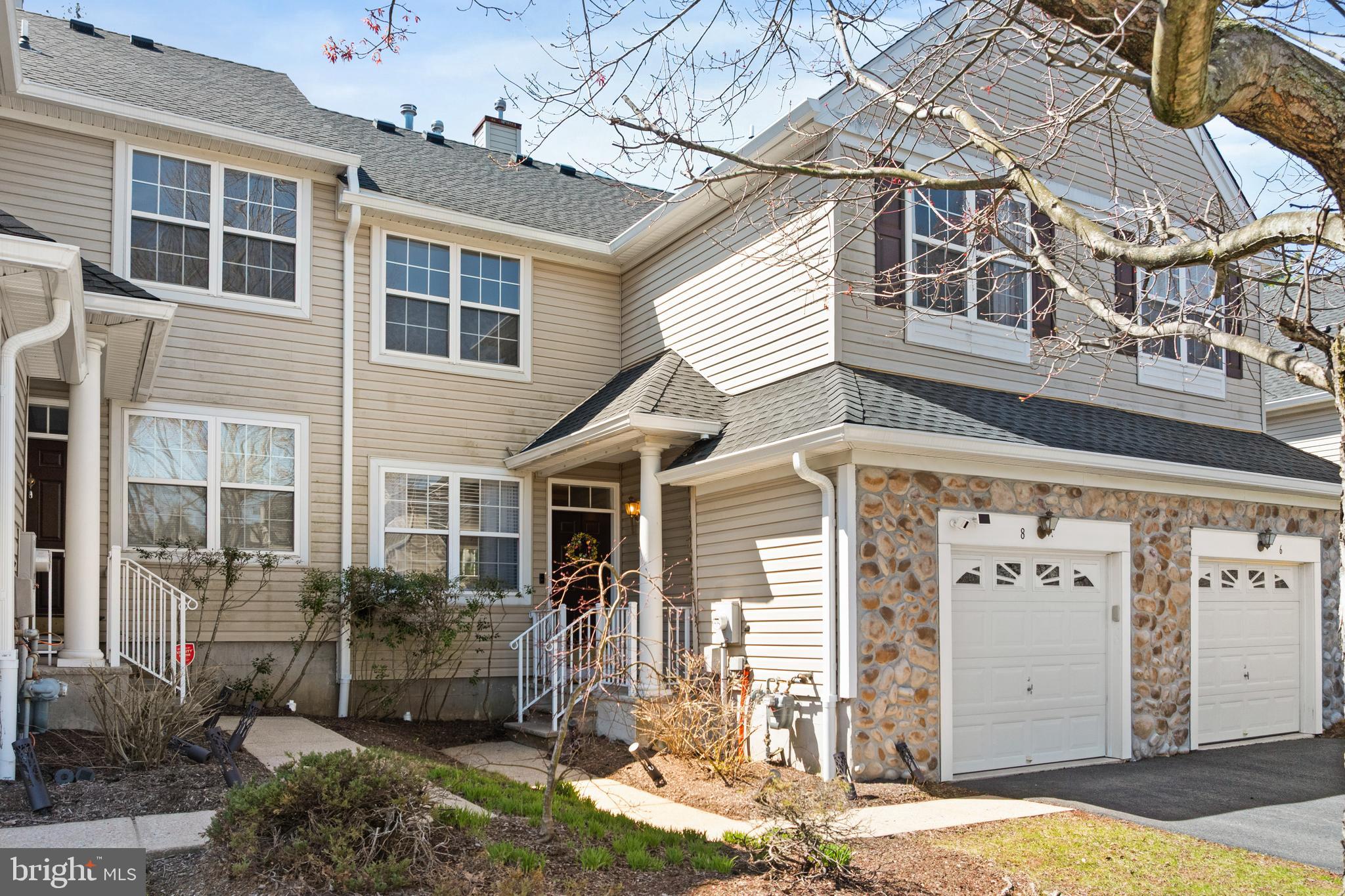 8 SCARLET OAK DRIVE