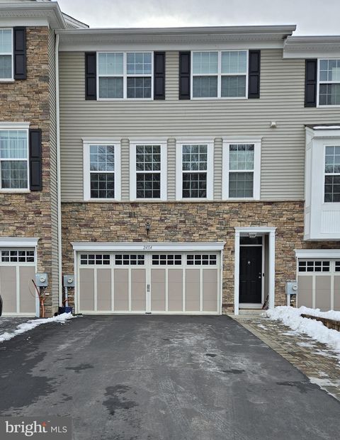 Townhouse For Sale - 24114 Hickory Lane<br/> LANGHORNE, PA 19047
