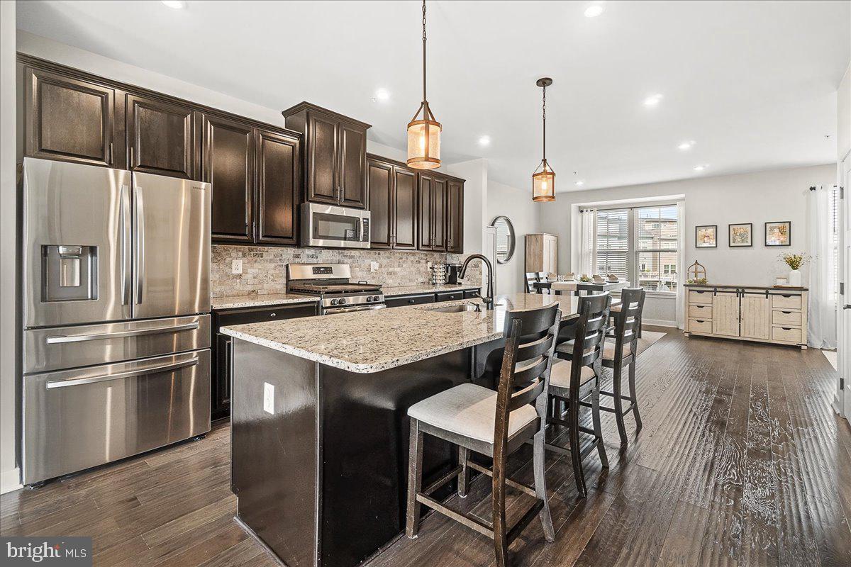 LAKE LINGANORE TOWN CENTER - Residential