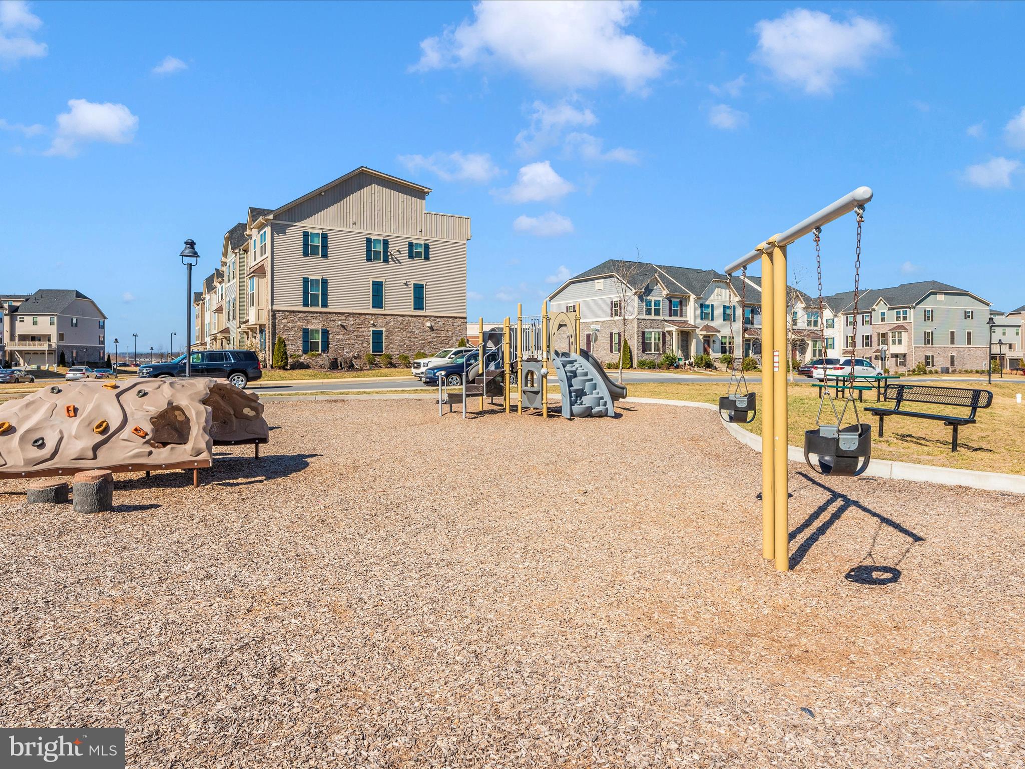 LAKE LINGANORE TOWN CENTER - Residential