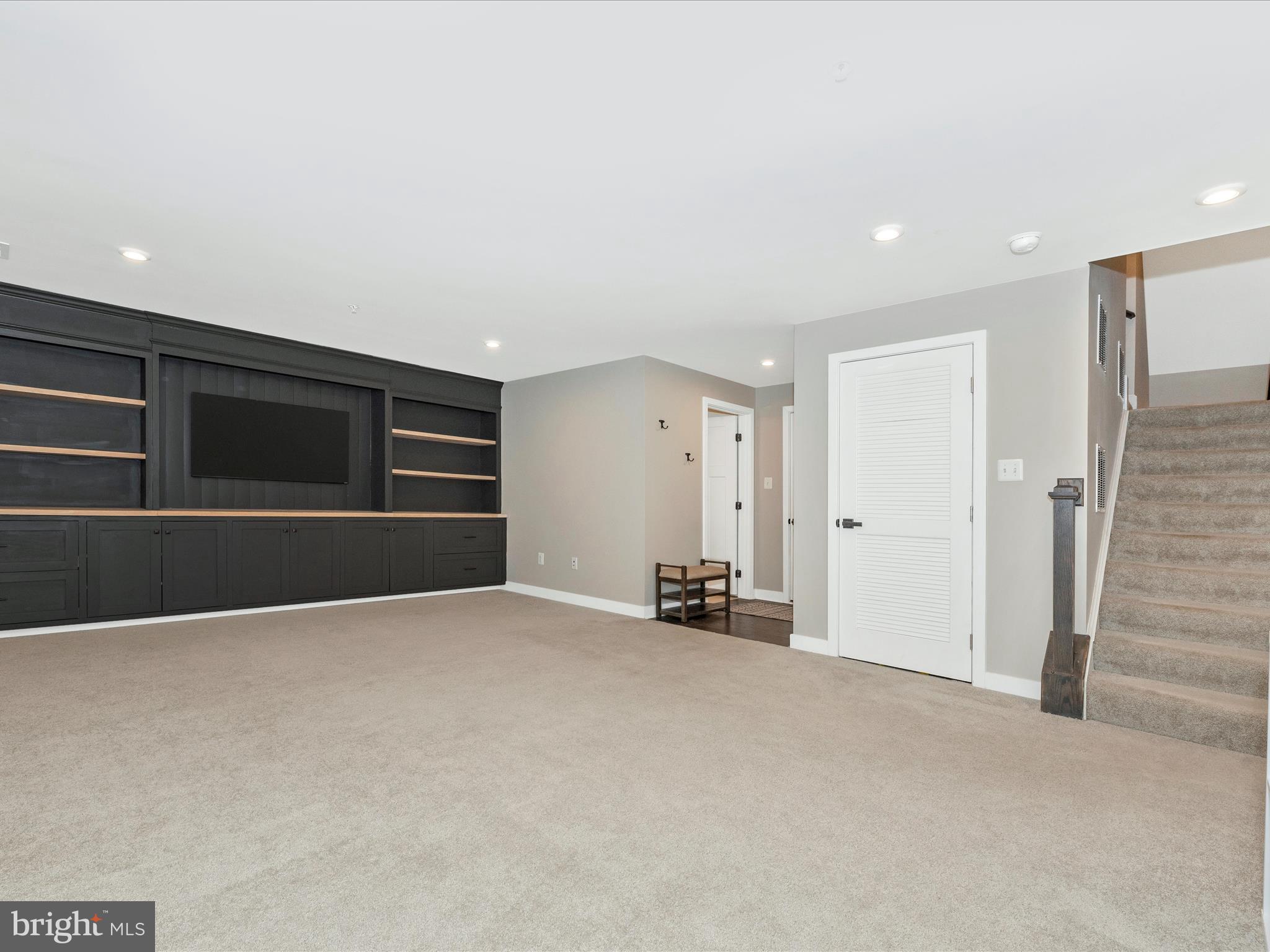 LAKE LINGANORE TOWN CENTER - Residential