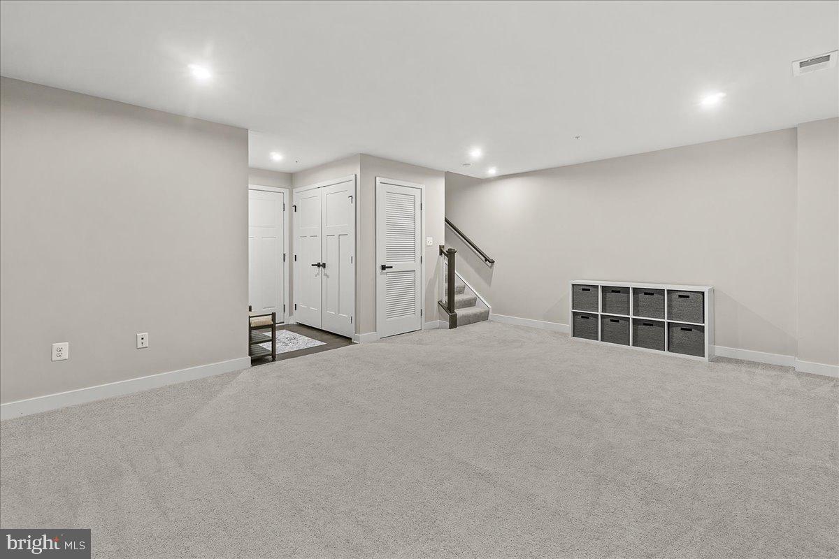 LAKE LINGANORE TOWN CENTER - Residential