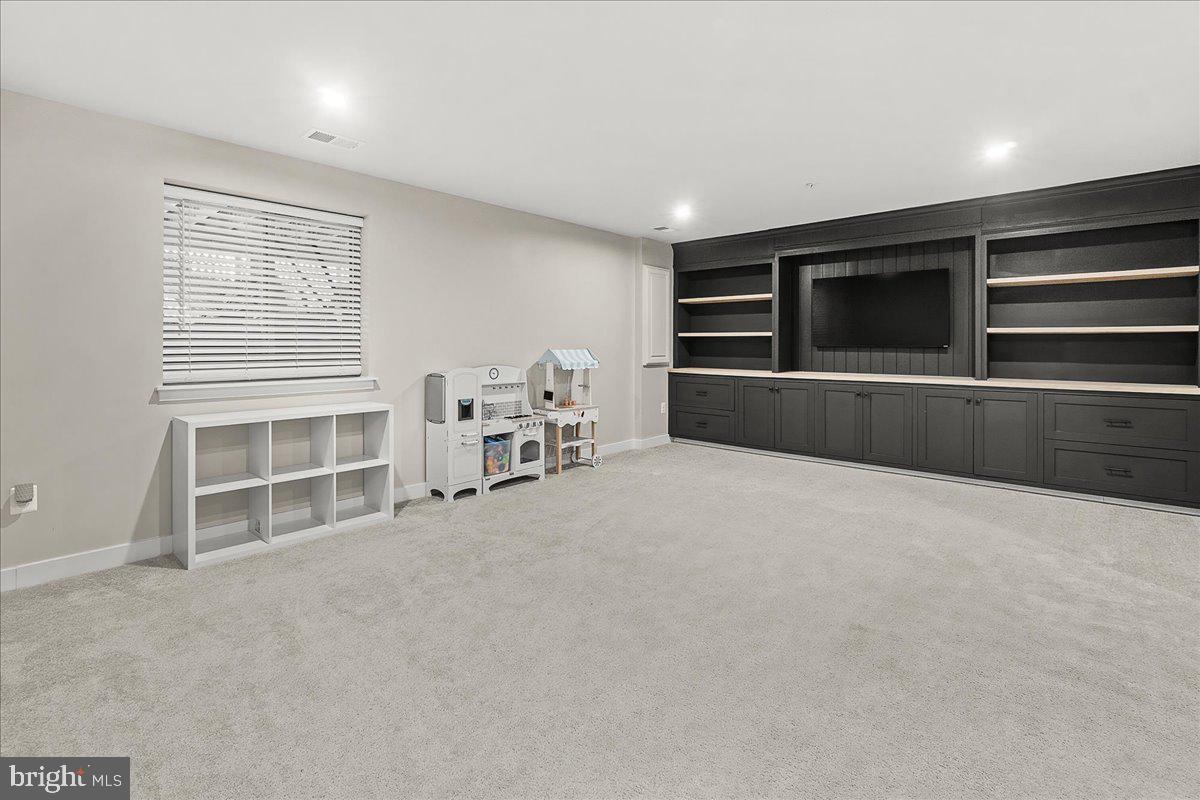 LAKE LINGANORE TOWN CENTER - Residential