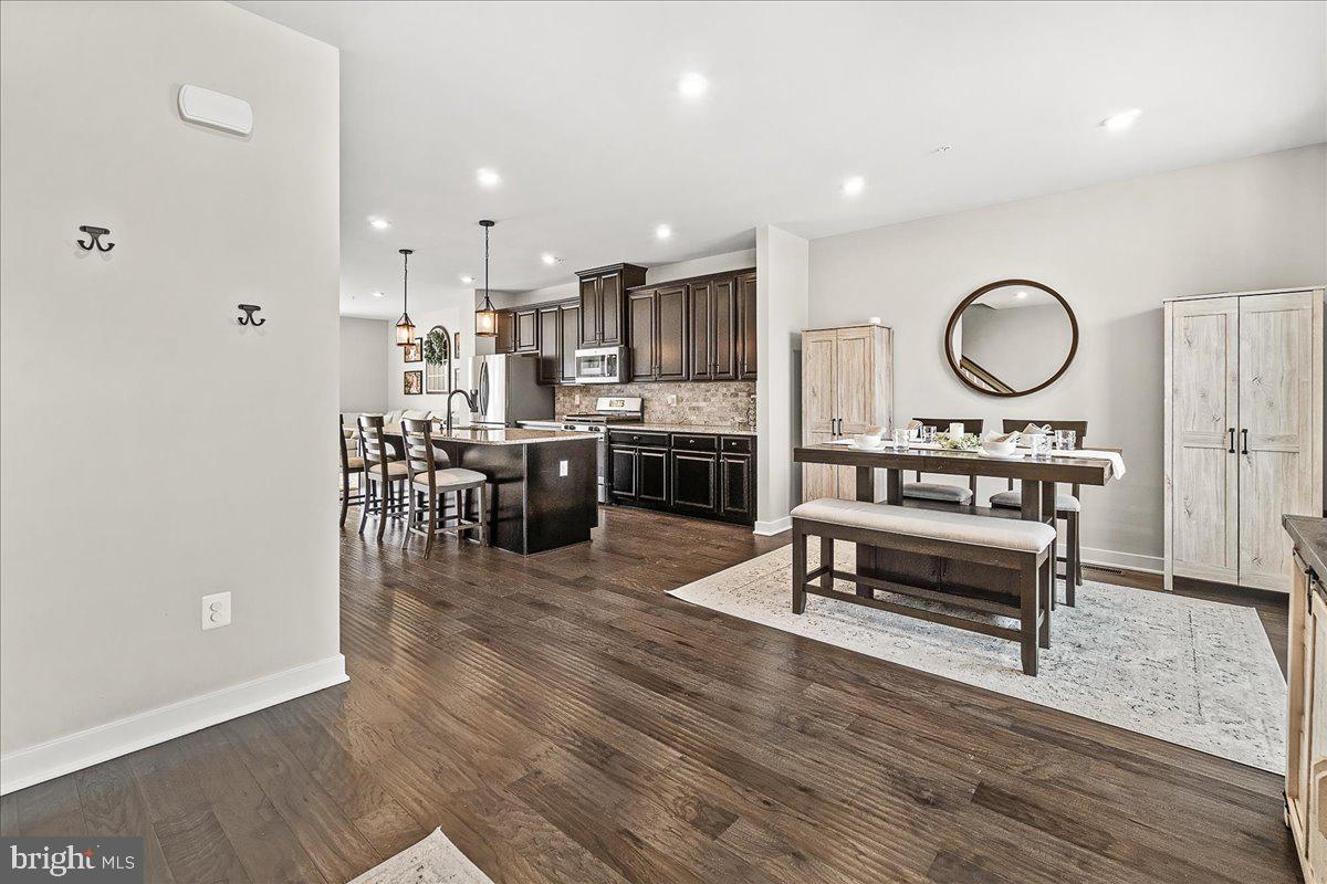 LAKE LINGANORE TOWN CENTER - Residential