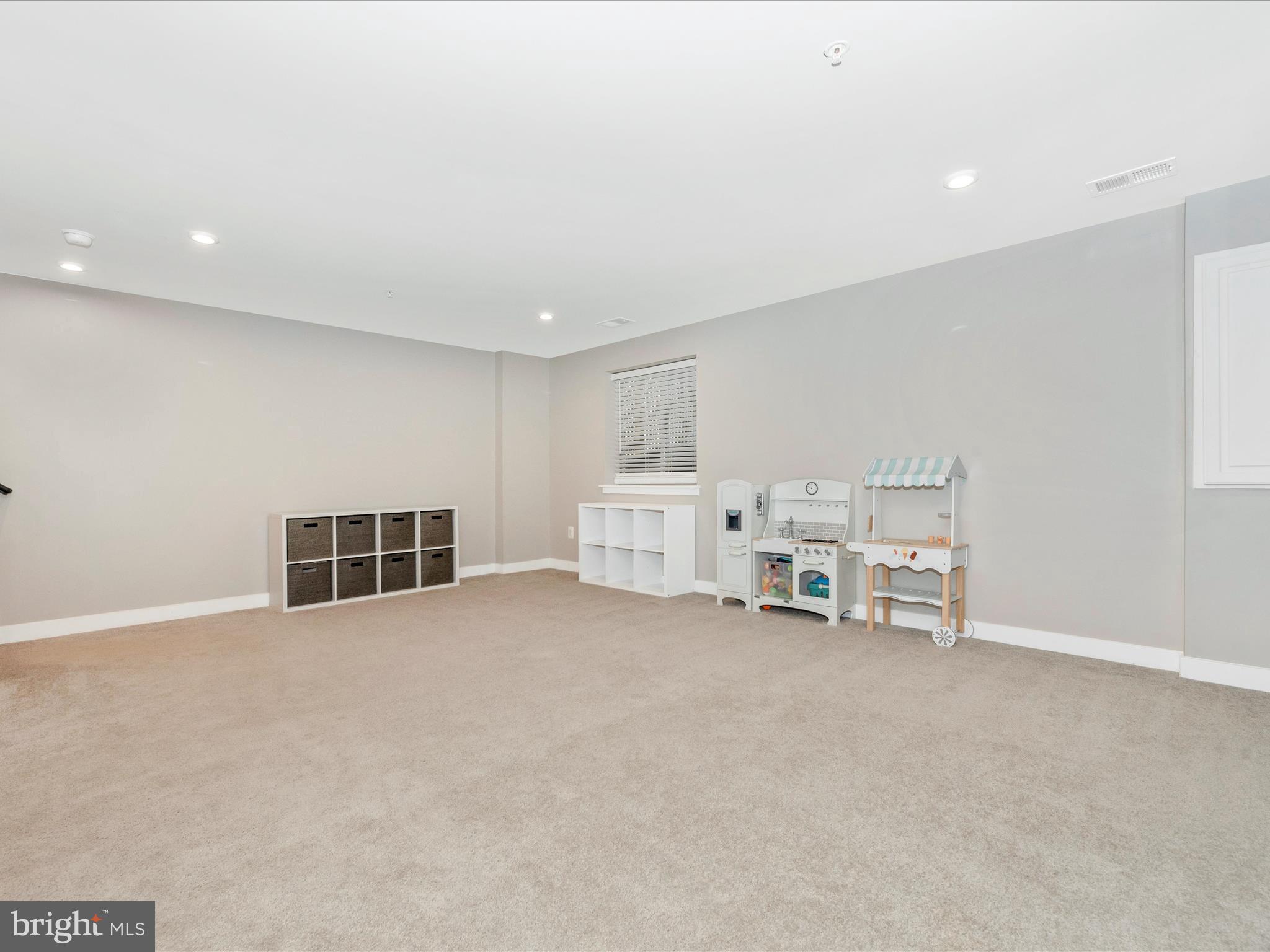 LAKE LINGANORE TOWN CENTER - Residential