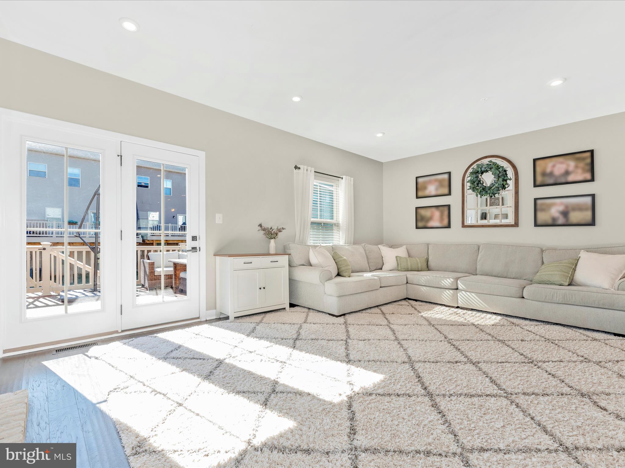 LAKE LINGANORE TOWN CENTER - Residential