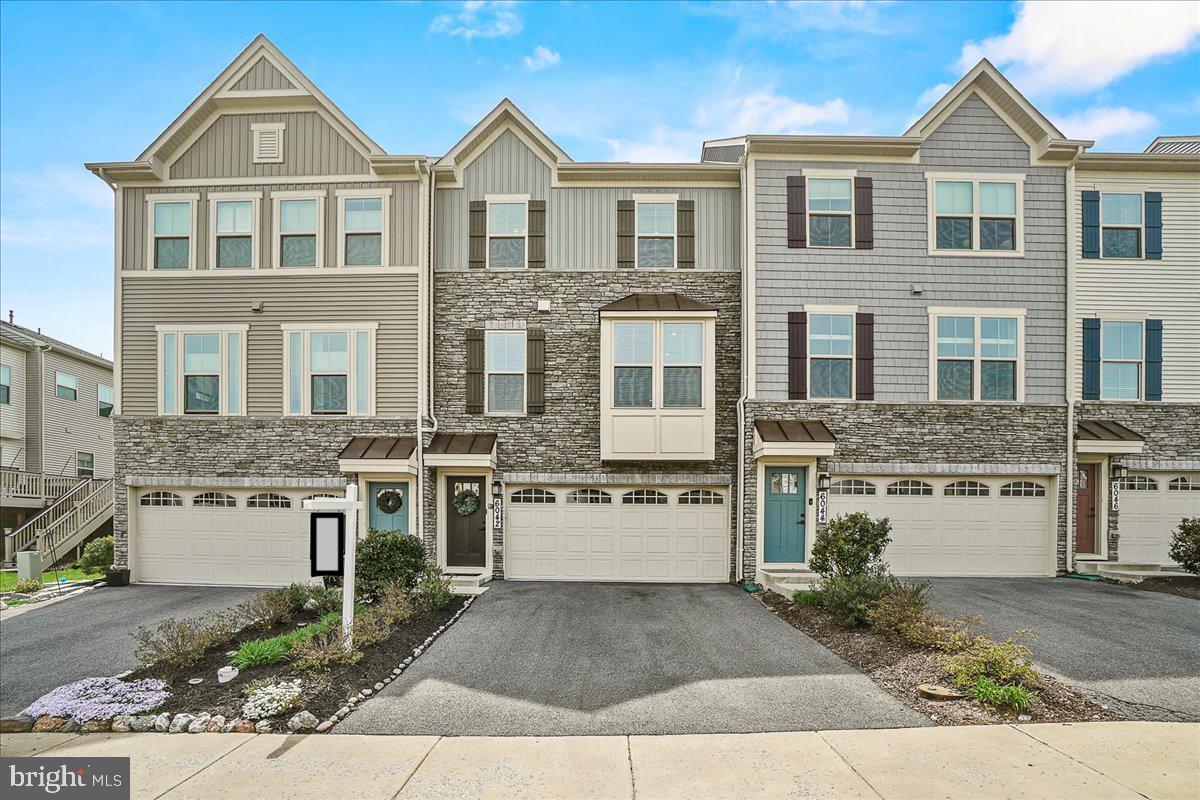 LAKE LINGANORE TOWN CENTER - Residential