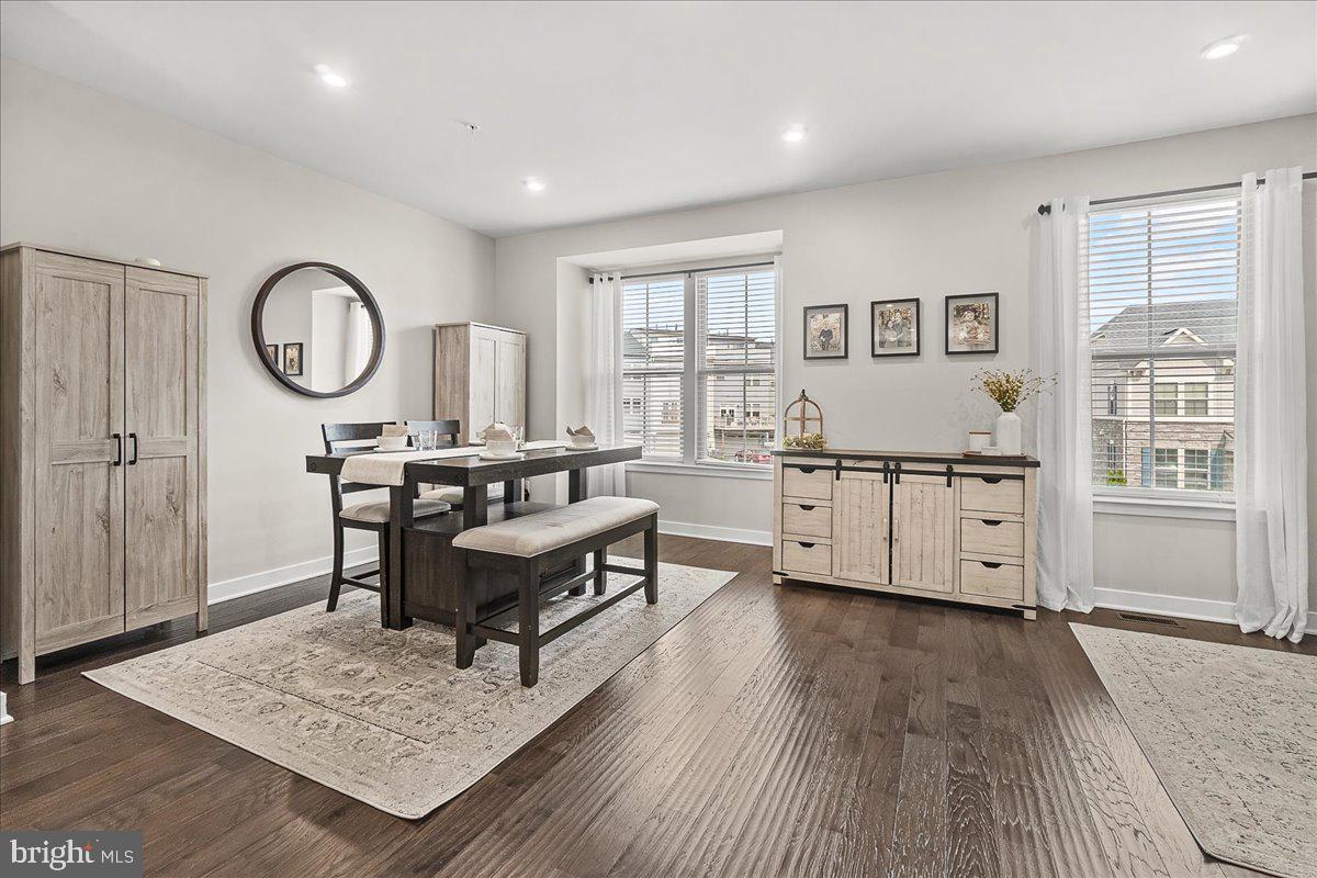 LAKE LINGANORE TOWN CENTER - Residential