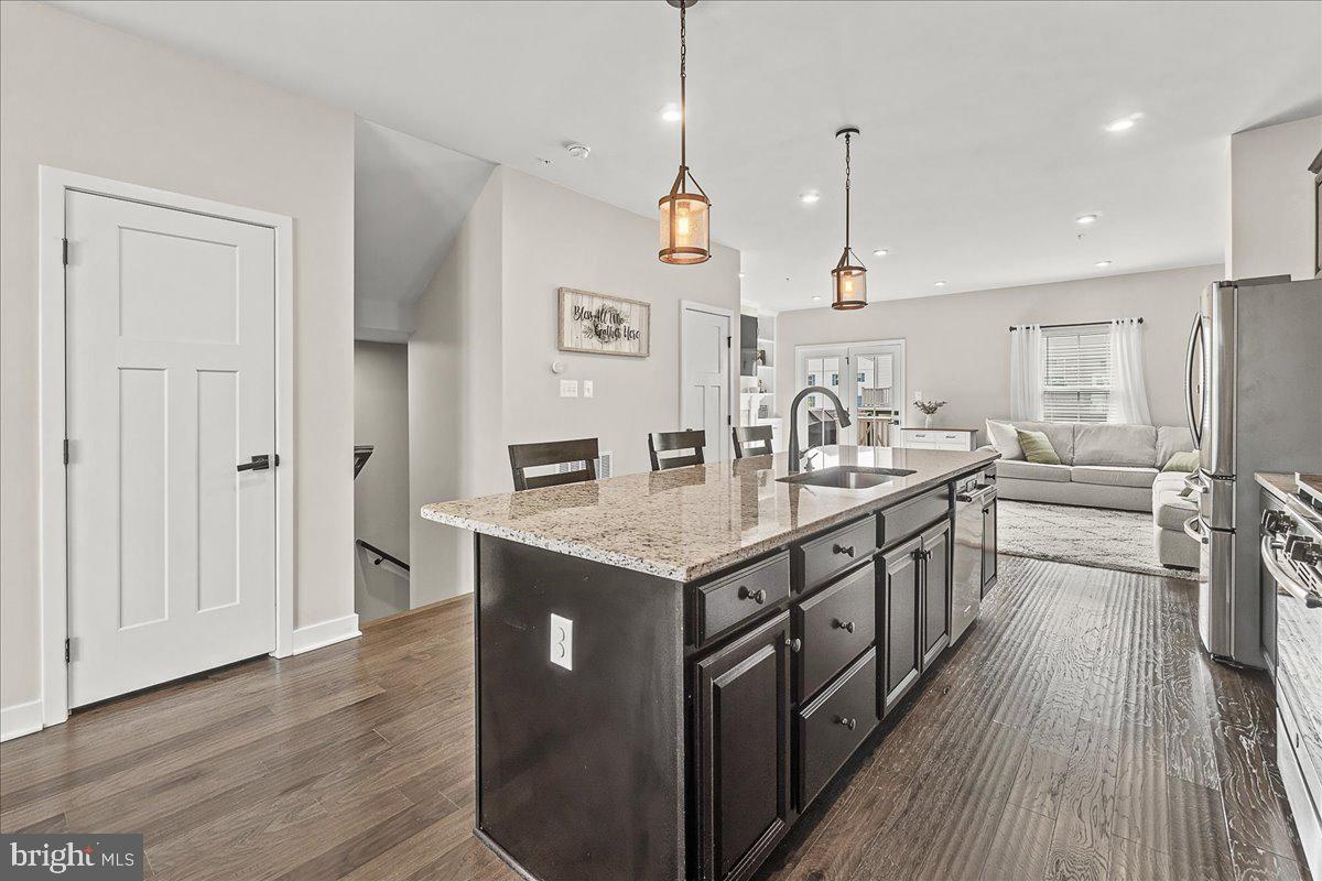 LAKE LINGANORE TOWN CENTER - Residential