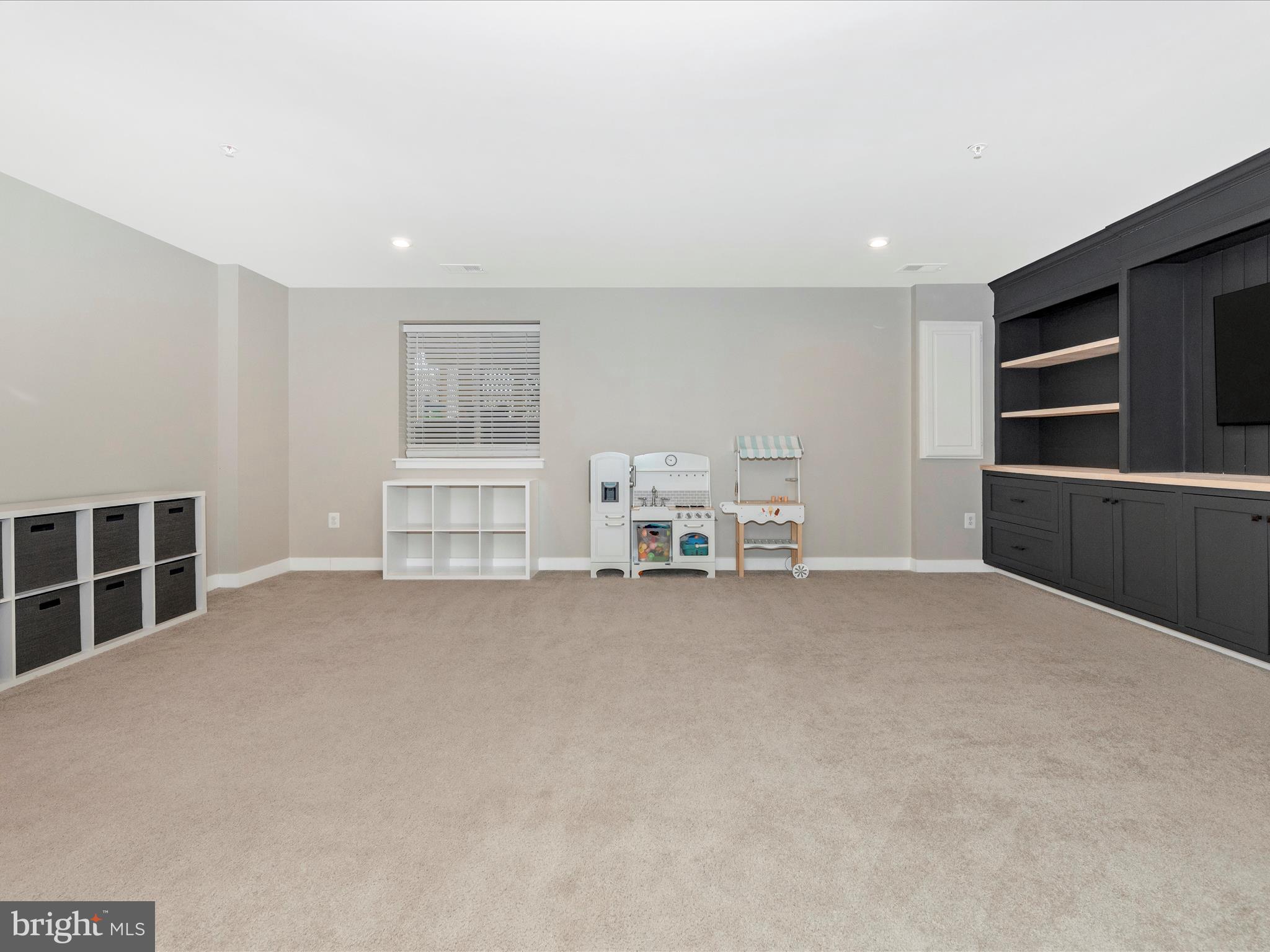 LAKE LINGANORE TOWN CENTER - Residential