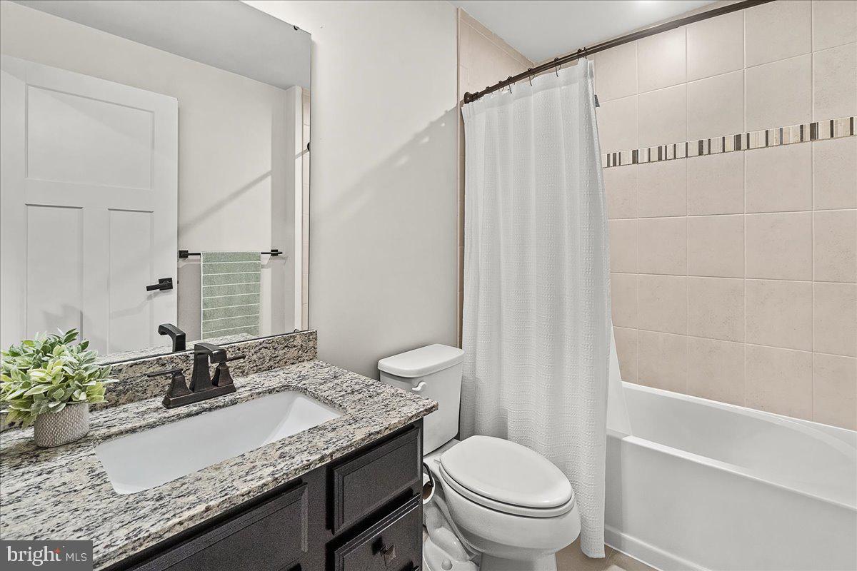 LAKE LINGANORE TOWN CENTER - Residential