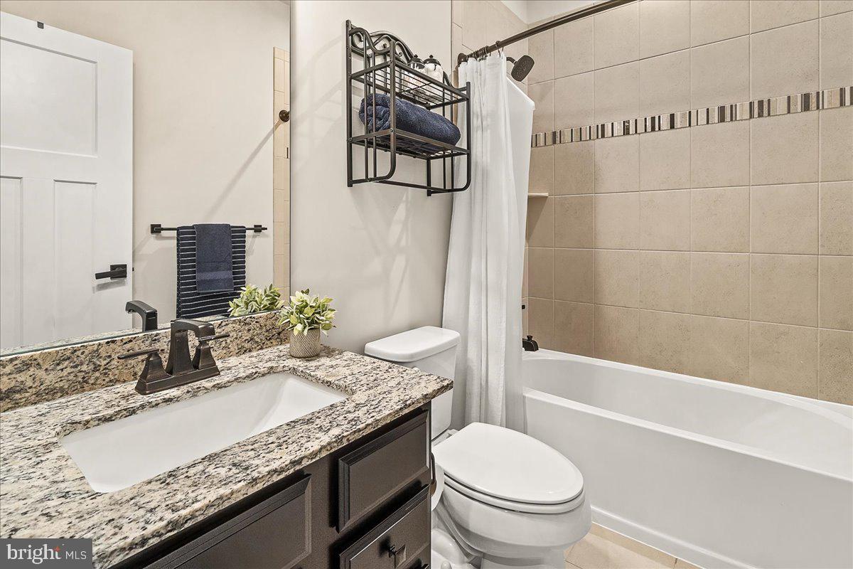 LAKE LINGANORE TOWN CENTER - Residential