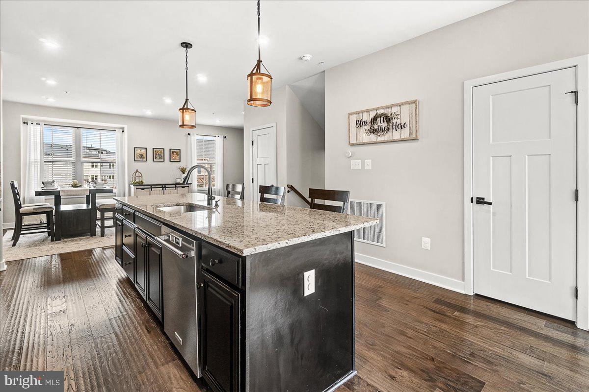 LAKE LINGANORE TOWN CENTER - Residential