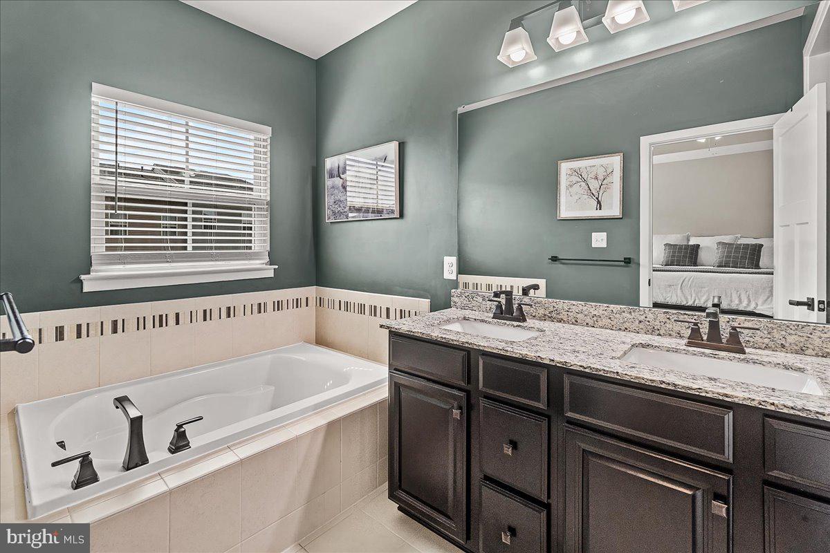 LAKE LINGANORE TOWN CENTER - Residential