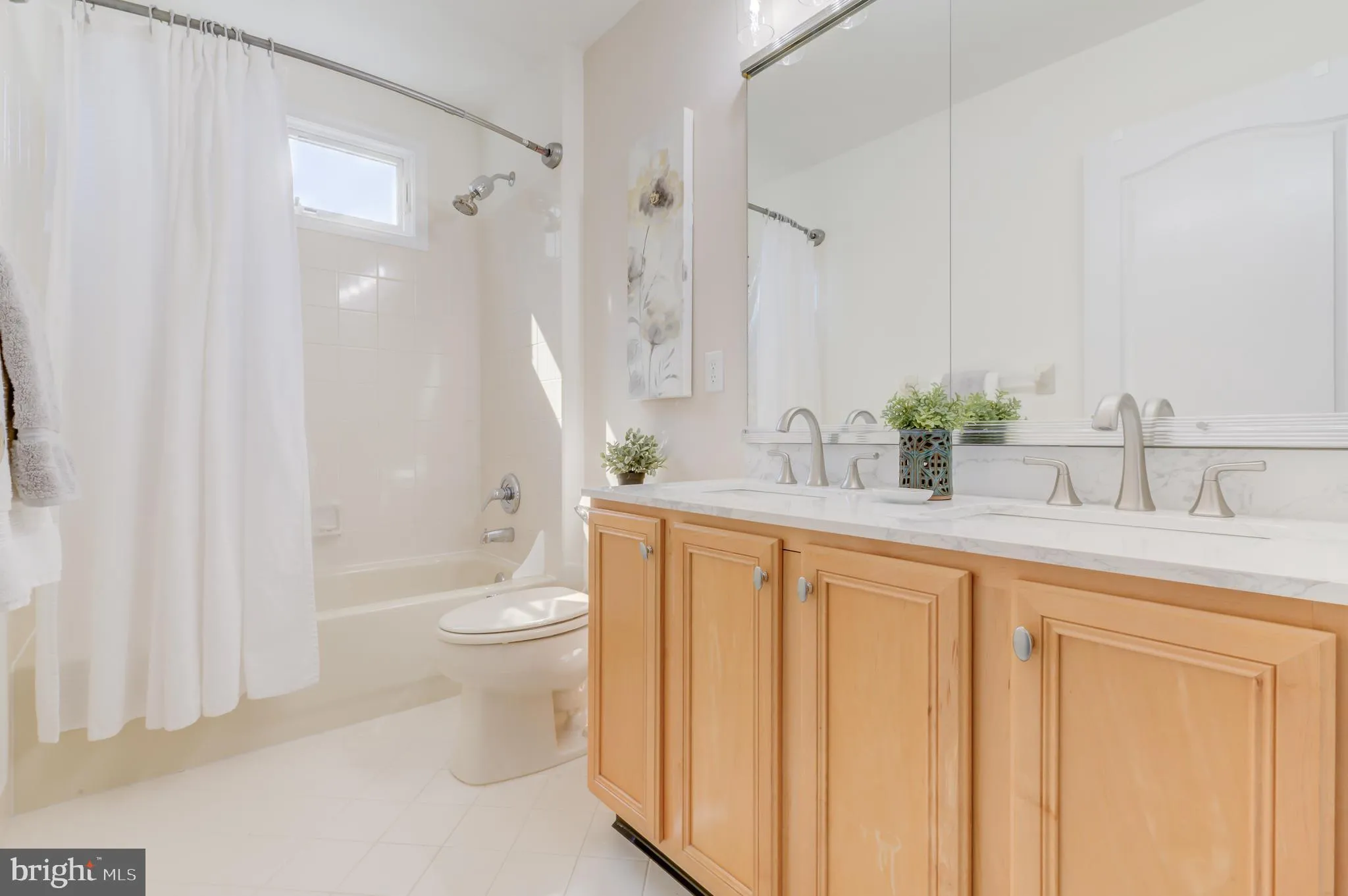 Princeton, New Jersey 08540, United States, 5 Bedrooms Bedrooms, ,3 BathroomsBathrooms,Residential,Contingent,216402