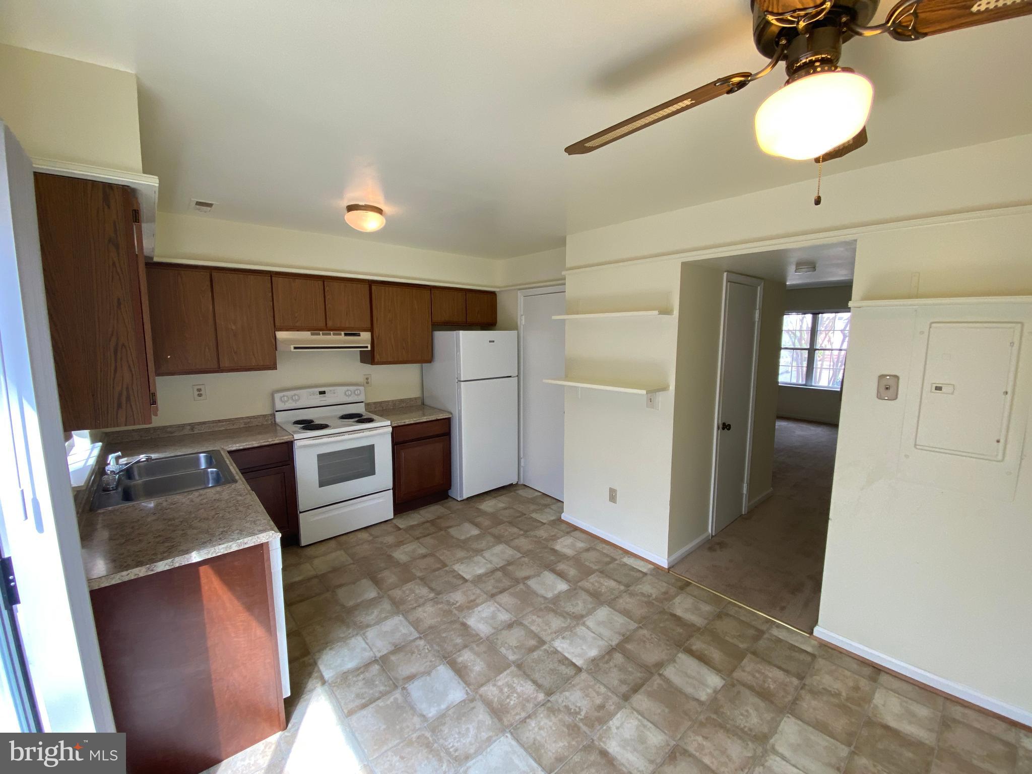 KINGS WOOD TOWNHOMES - Residential Lease