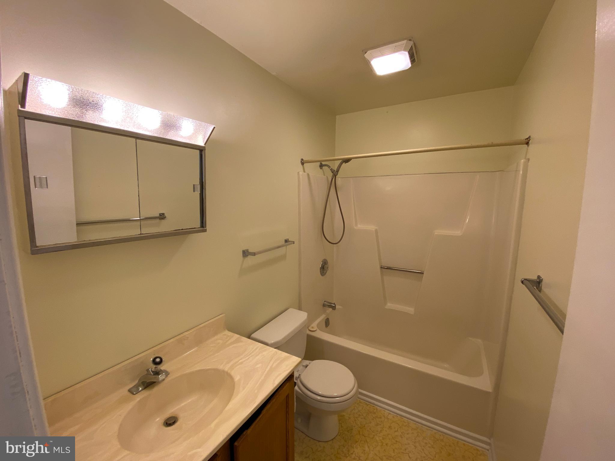 KINGS WOOD TOWNHOMES - Residential Lease