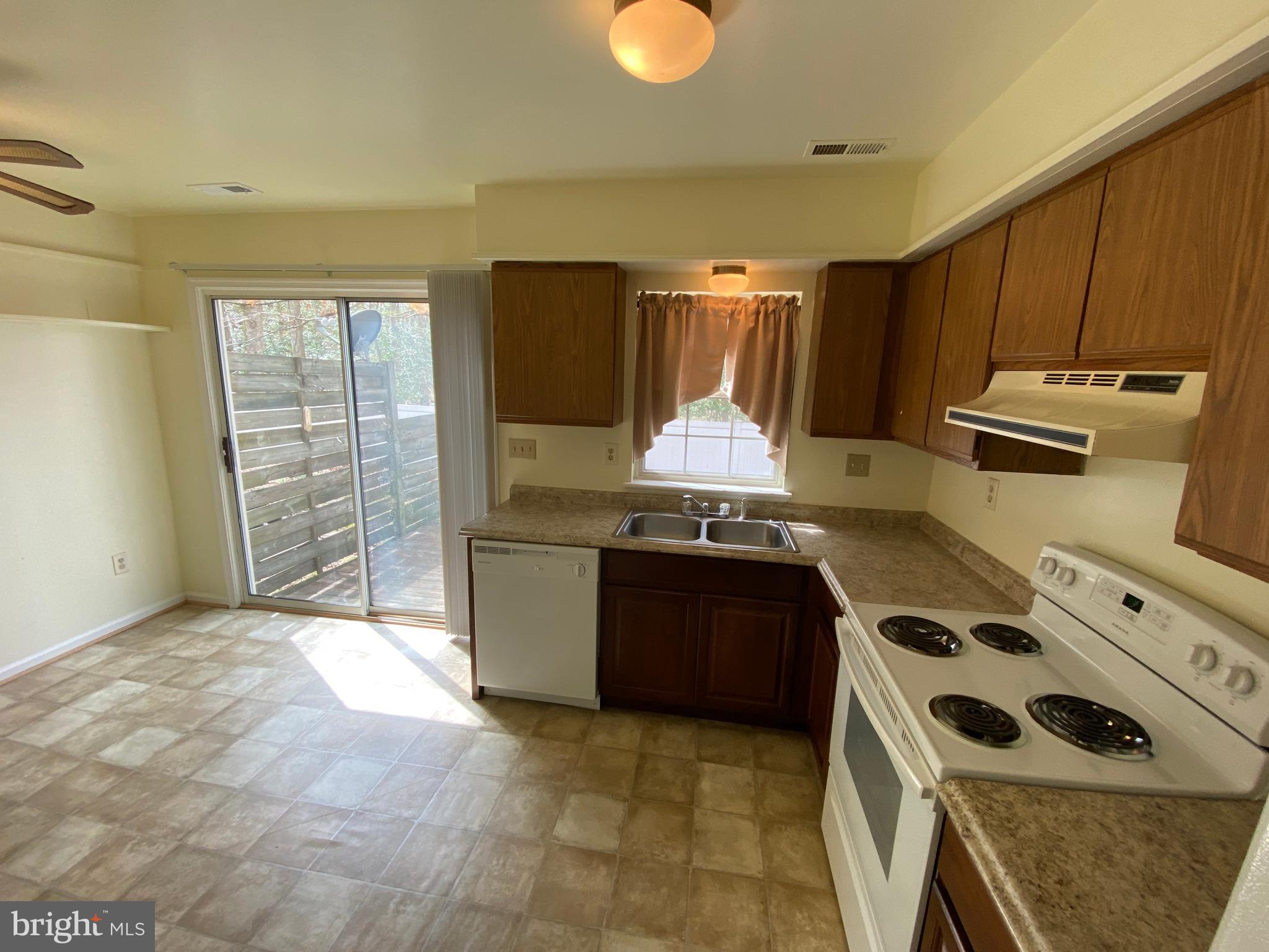 KINGS WOOD TOWNHOMES - Residential Lease